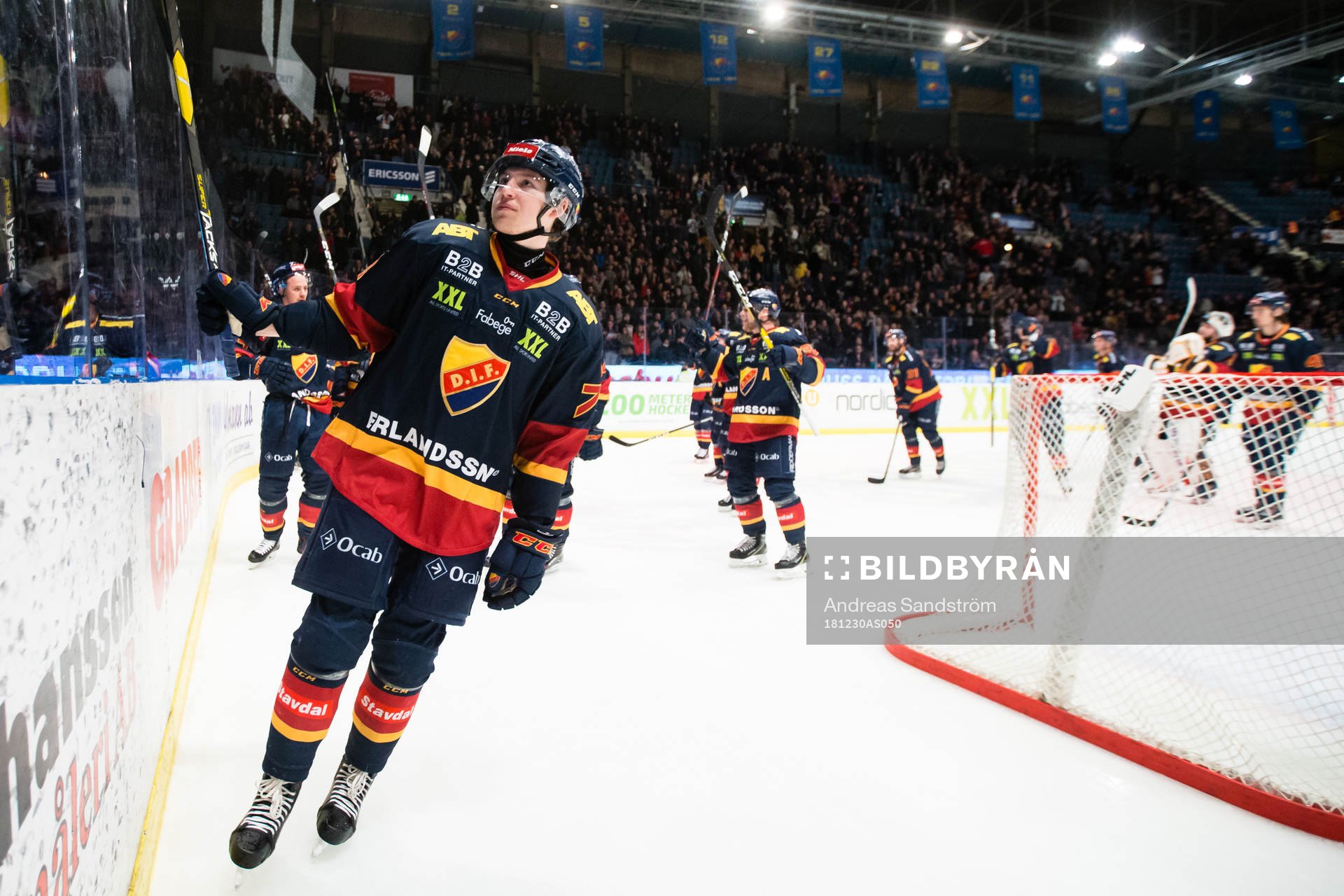 Djurgårdens Marcus Davidsson jublar och tackar fansen