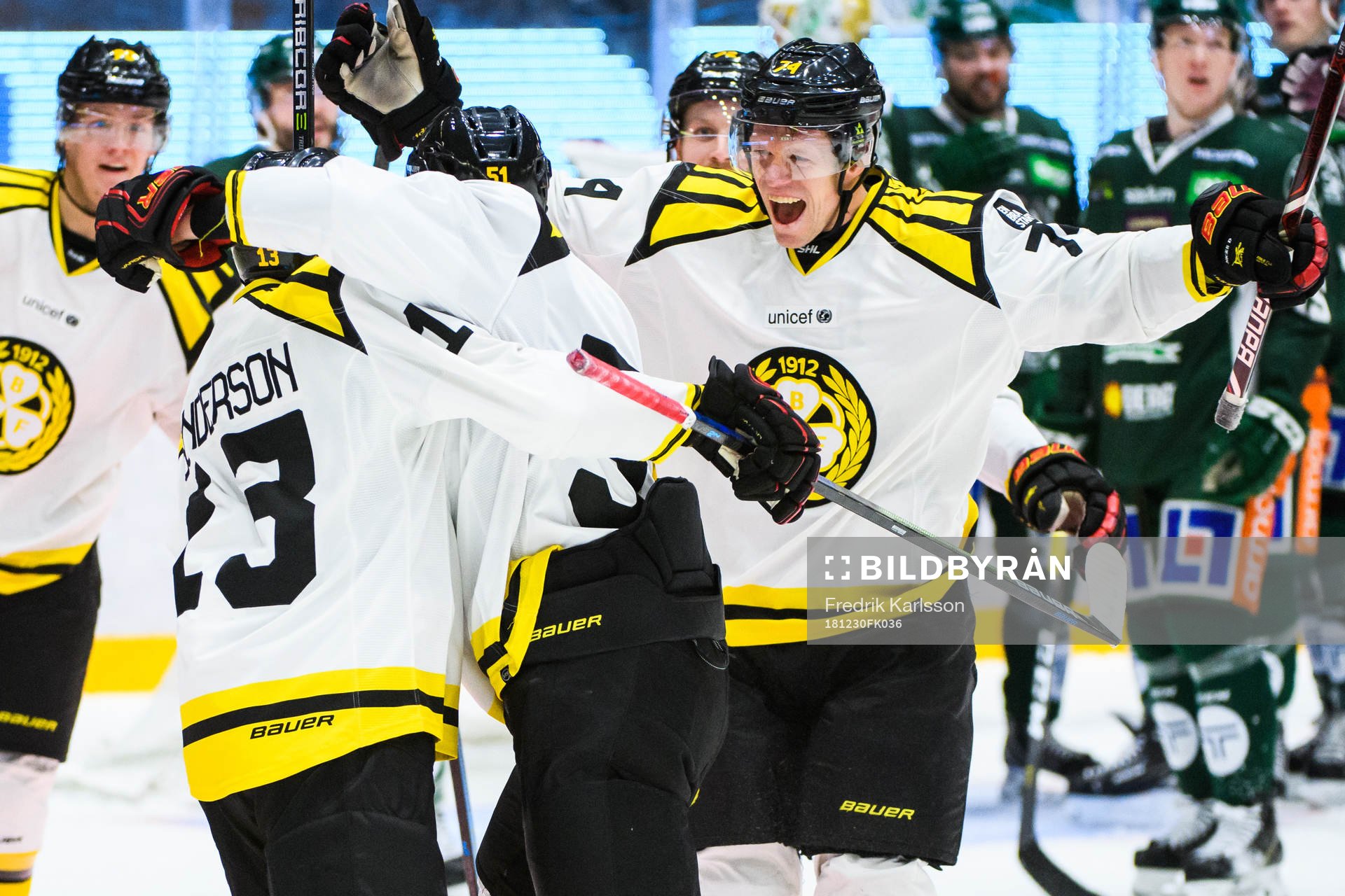 Brynäs Tomi Sallinen jublar med lagkamrater