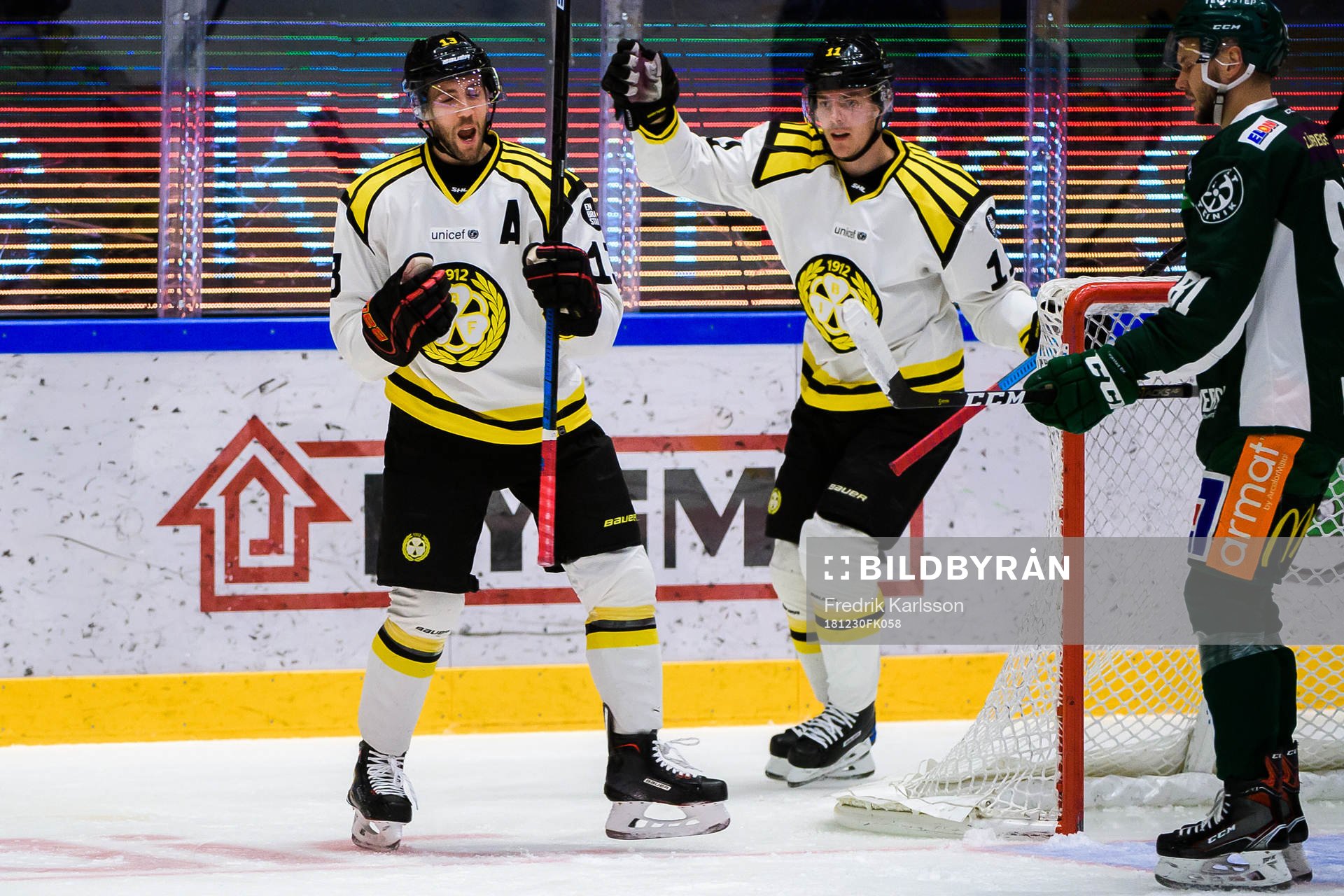 Brynäs Ryan Gunderson och Joel Kellman jublar