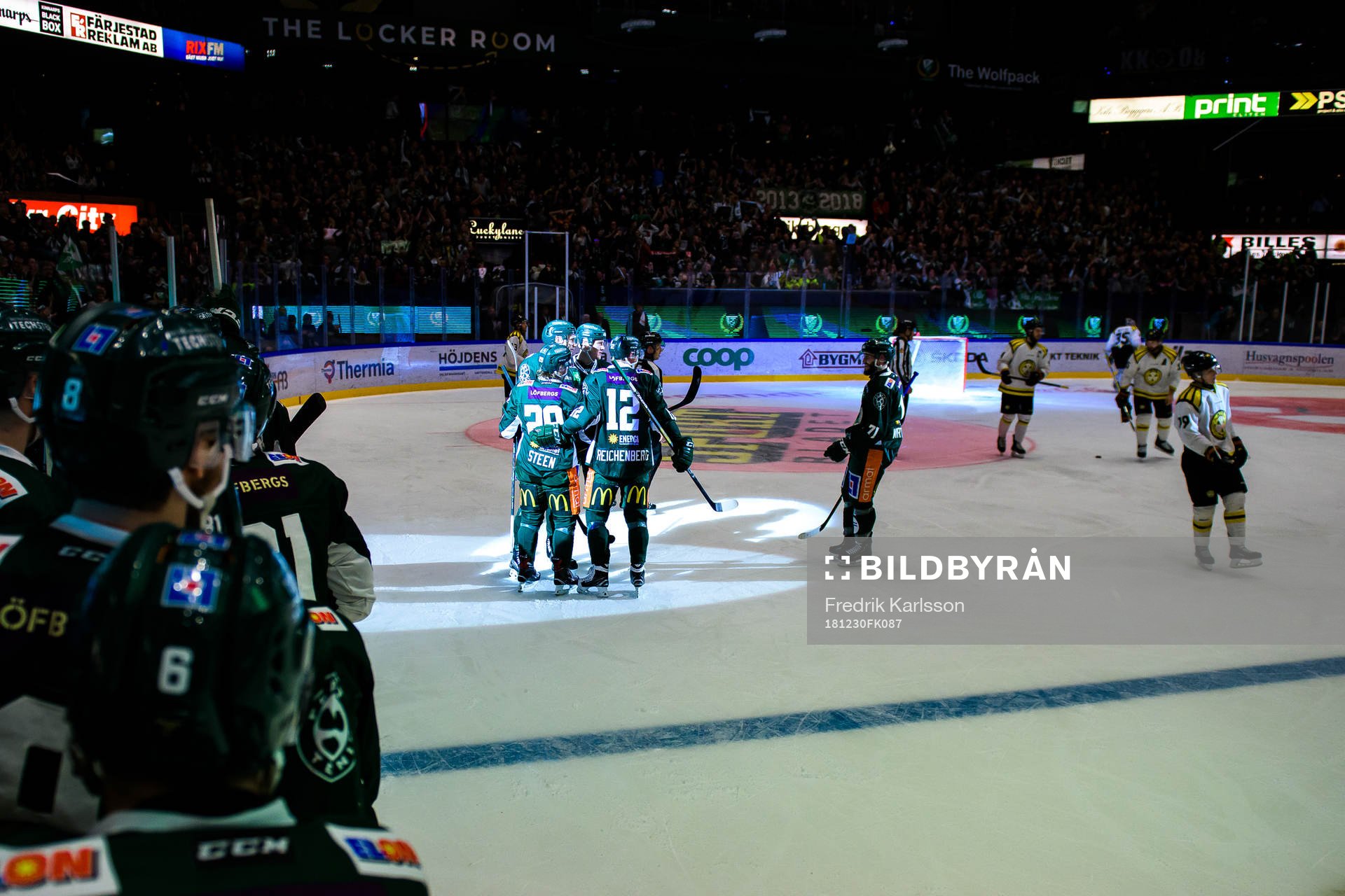 Färjestads spelare jublar