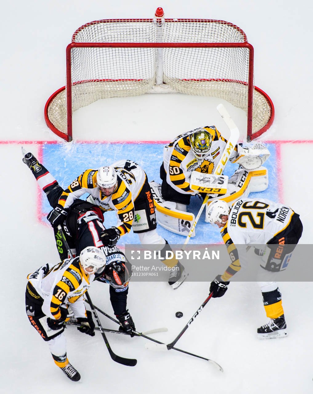 Malmö Redhawks Emil Sylvegård oroar mot Skellefteås