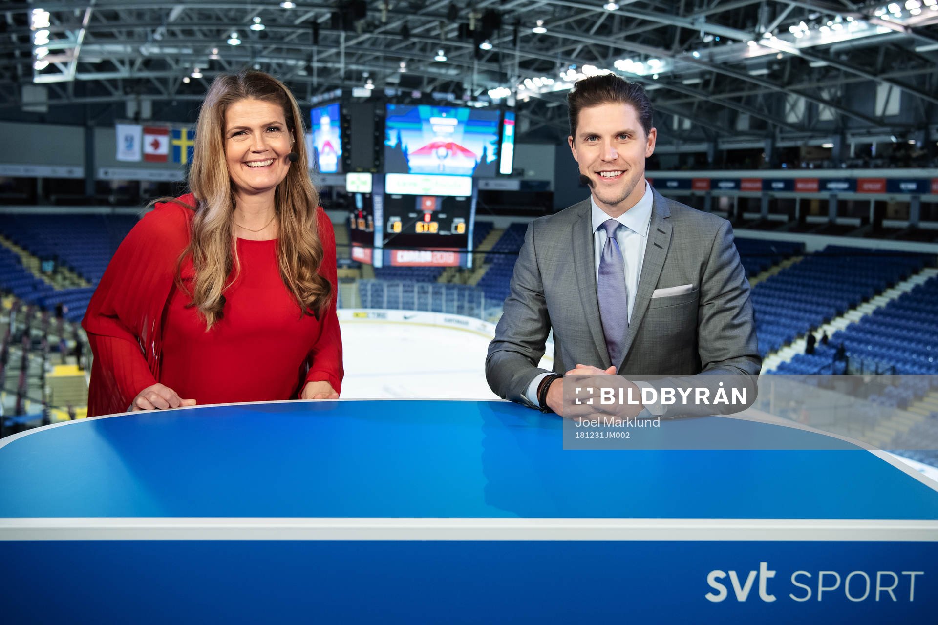TV commentators Marie Lehmann and Jonas Andersson in the