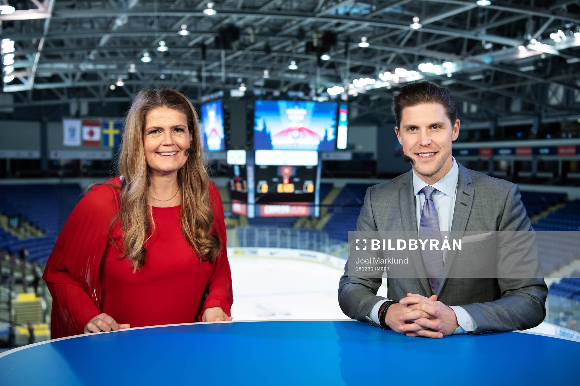 TV commentators Marie Lehmann and Jonas Andersson in the