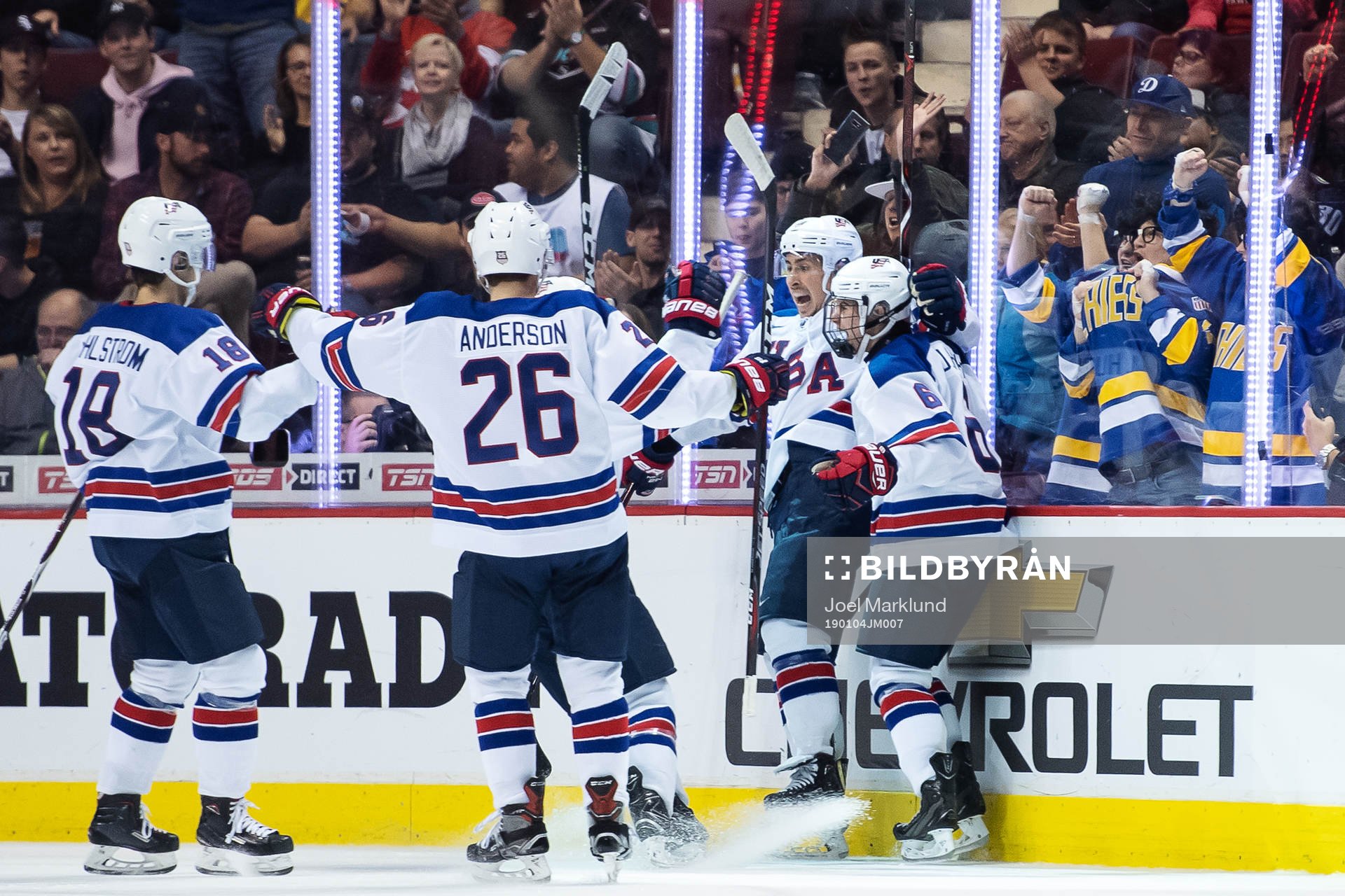 Alexander Chmelevski of USA celebrates with teammates