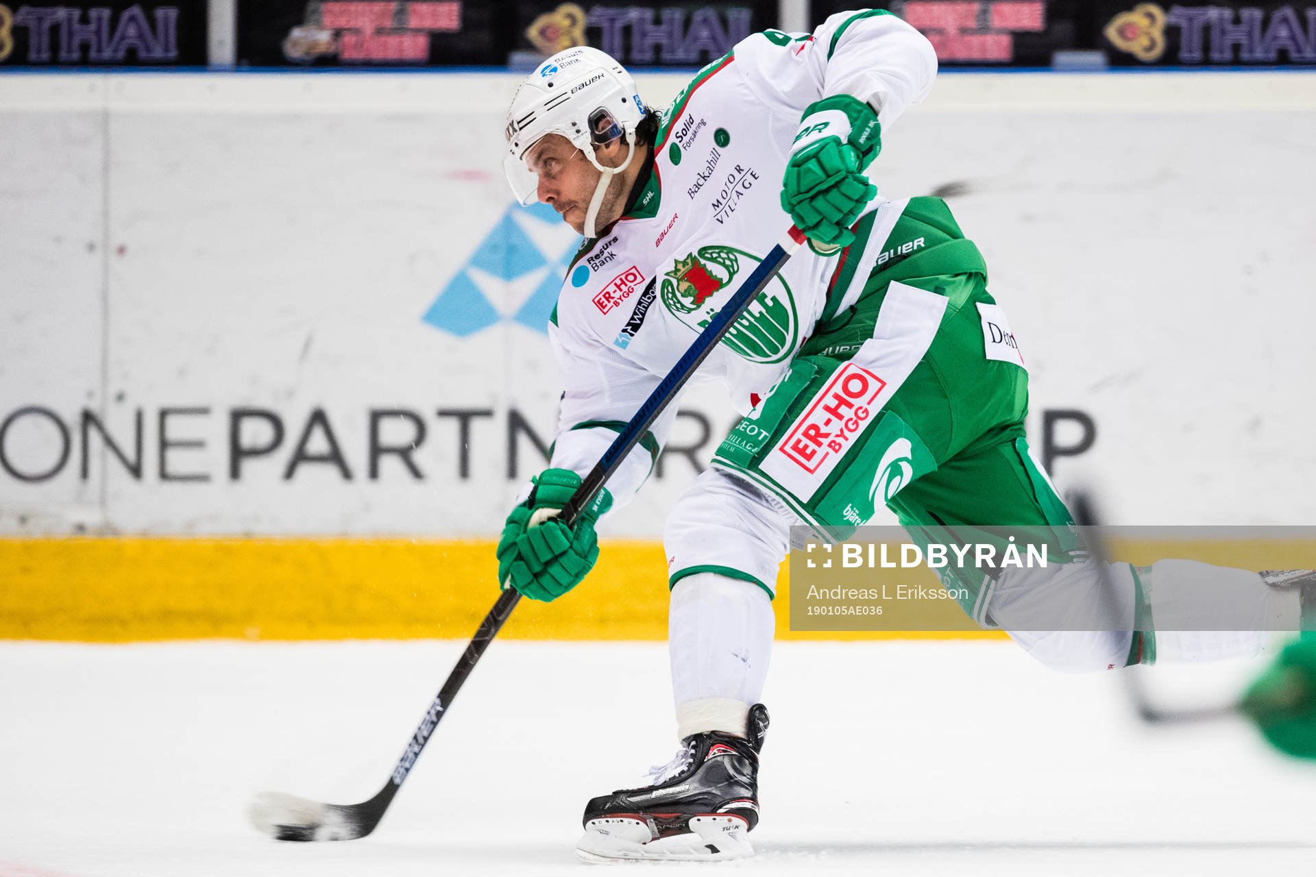 Rögles Daniel Widing skjuter 1-2 för Brynäs