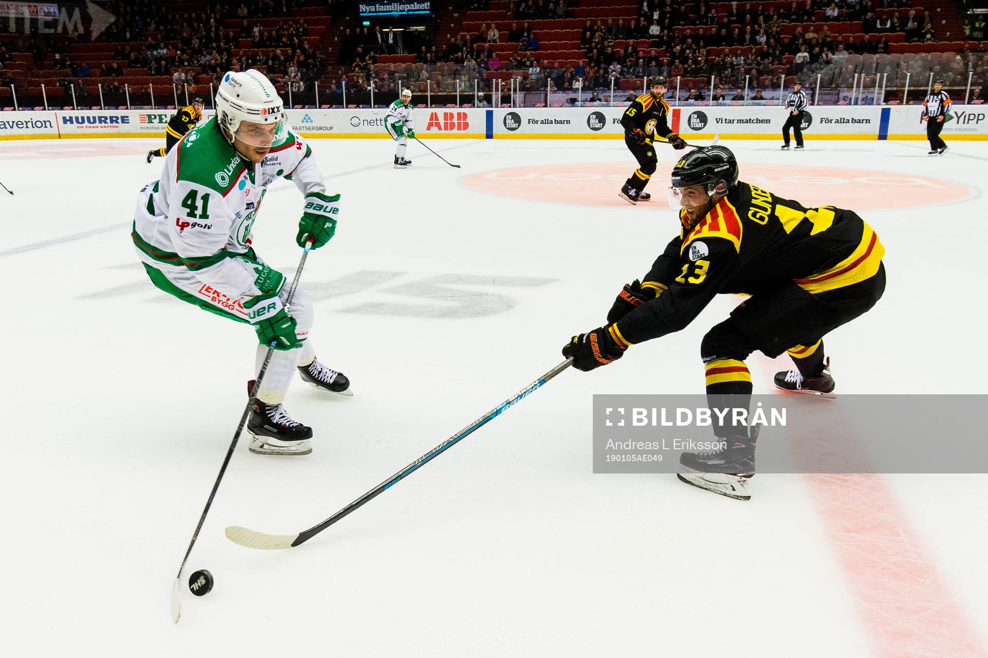 Rögles Daniel Widing utmanar Brynäs Ryan Gunderson
