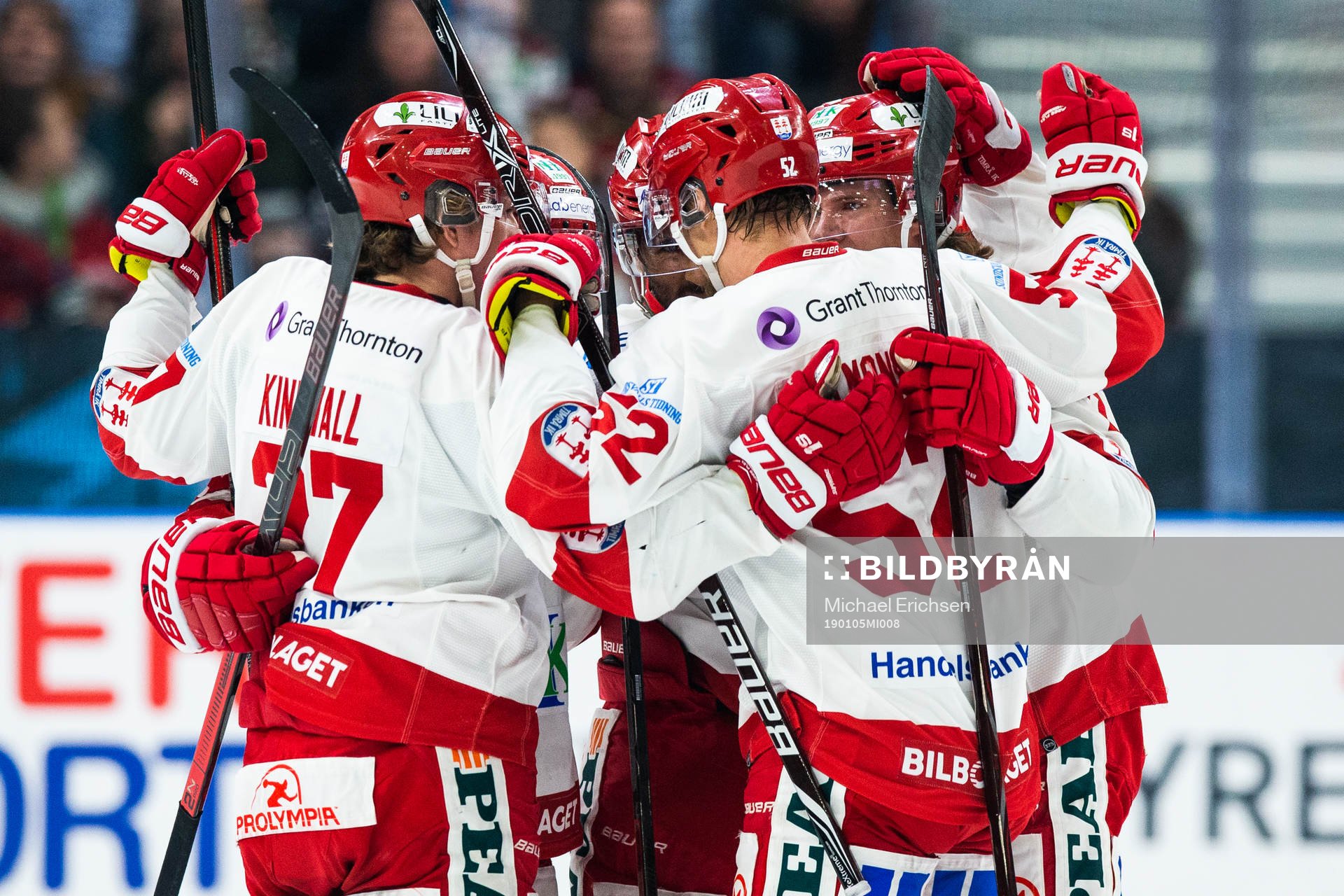 Timrås Marcus Hardegård jublar med lagkamrater