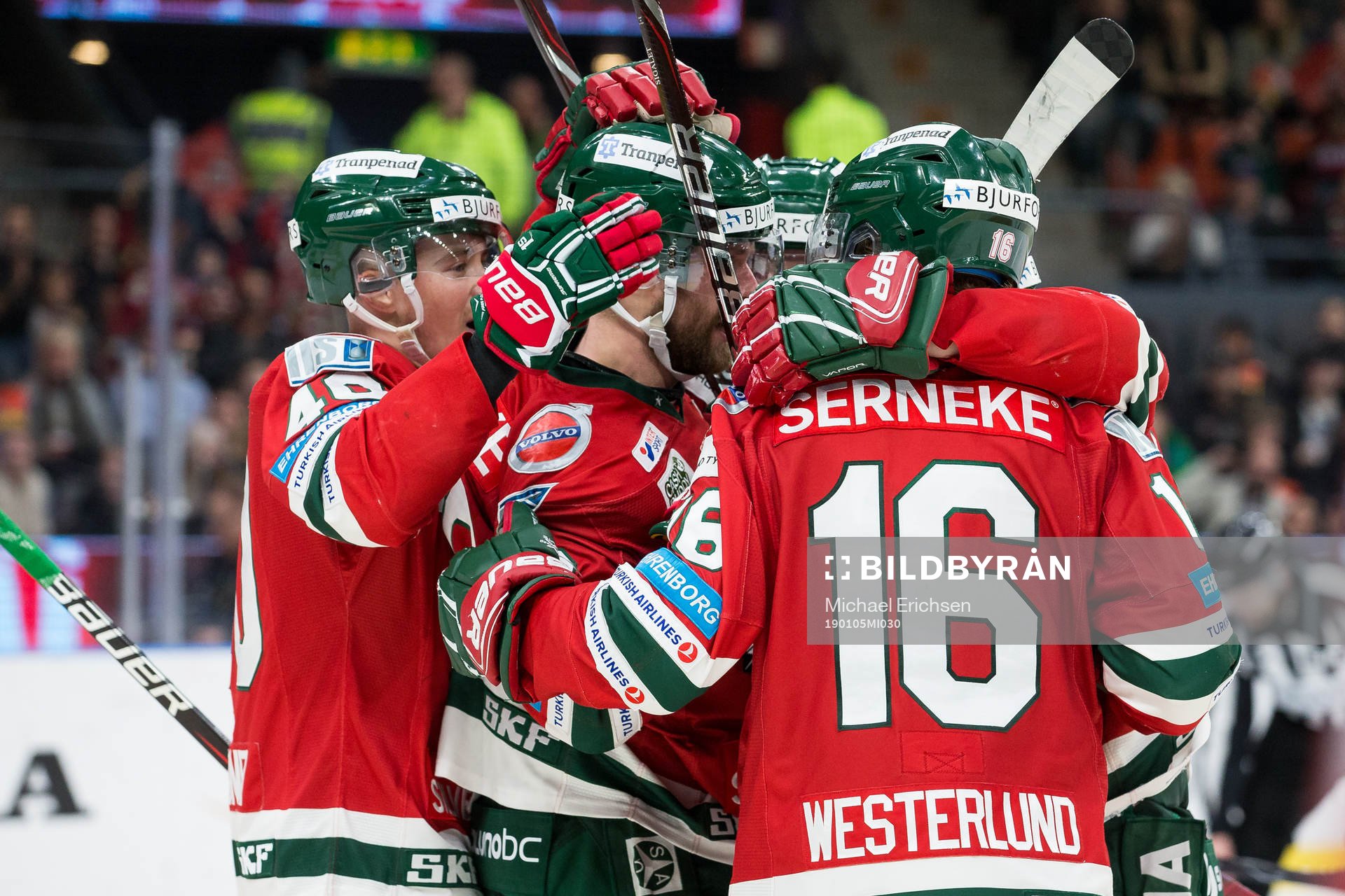 Frölundas Jonathan Sigalet jublar med lagkamrater