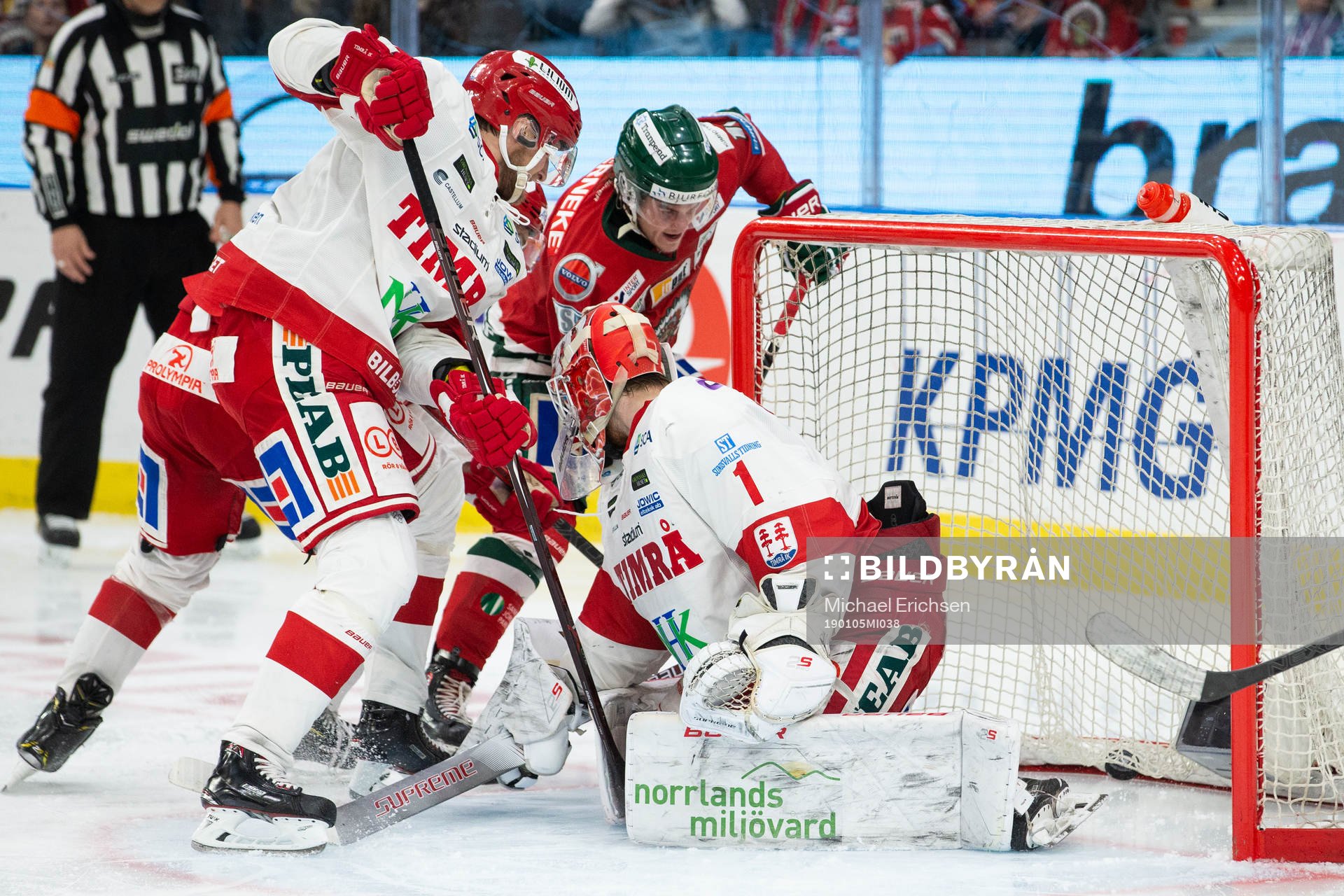 Frölundas Samuel Fagemo gör 4-2 bakom Timrås målvakt