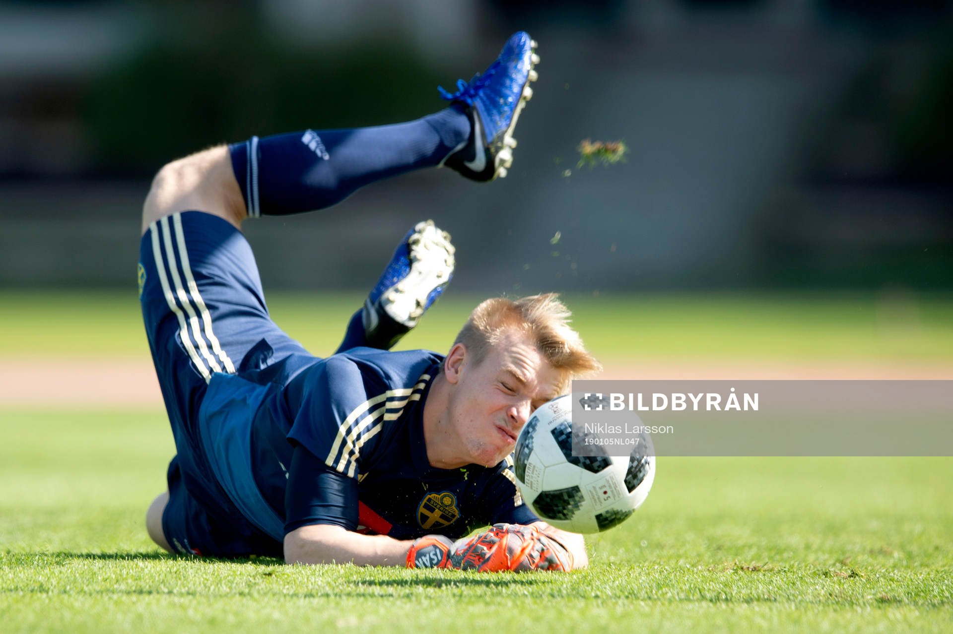 Sweden's goalkeeper Isak Pettersson