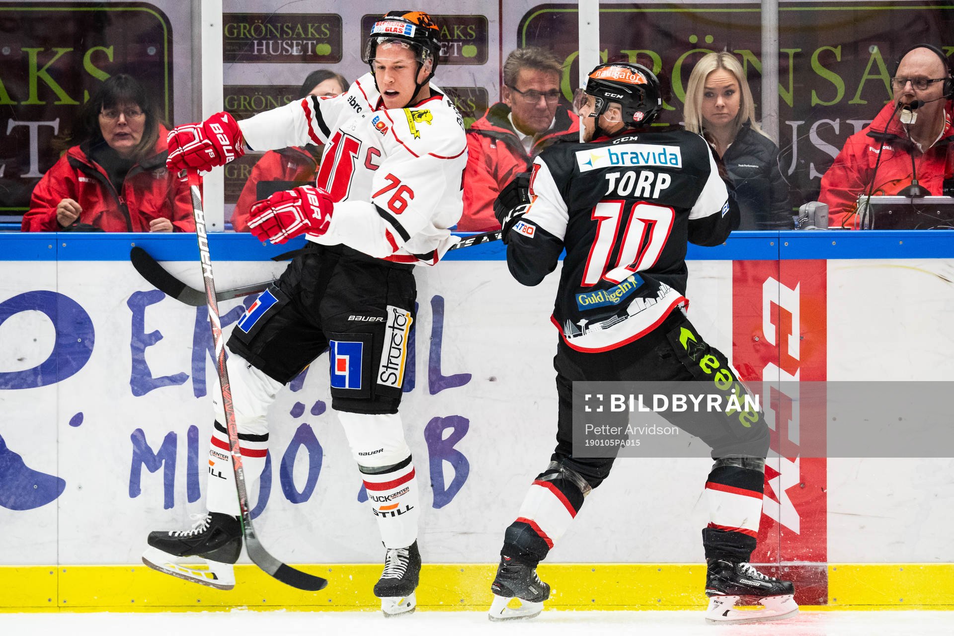 Örebros Jere Sallinen och Malmö Redhawks Nichlas Torp i