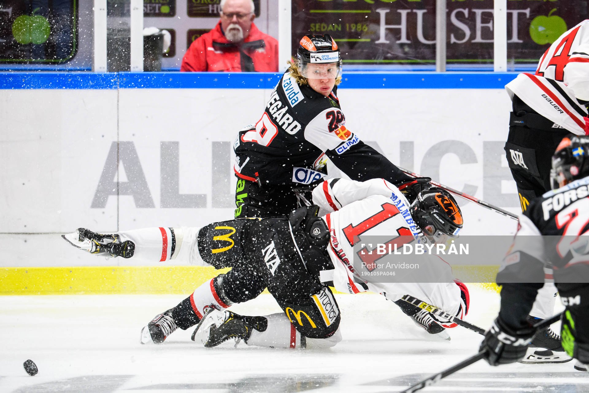 Malmö Redhawks Marcus Sylvegård och Örebros Aaron