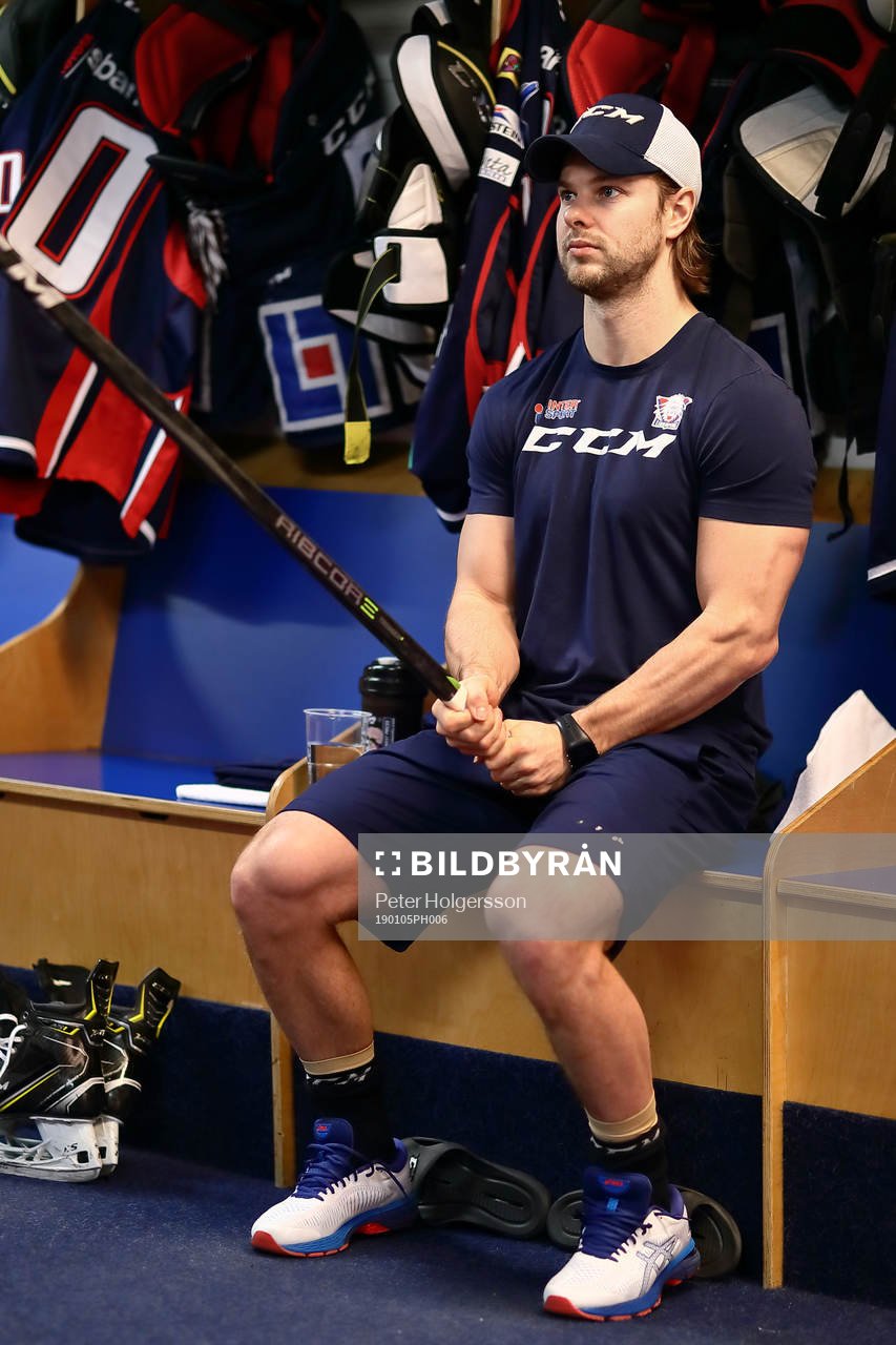 Linköpings Andrew Gordon före ishockeymatchen i SHL