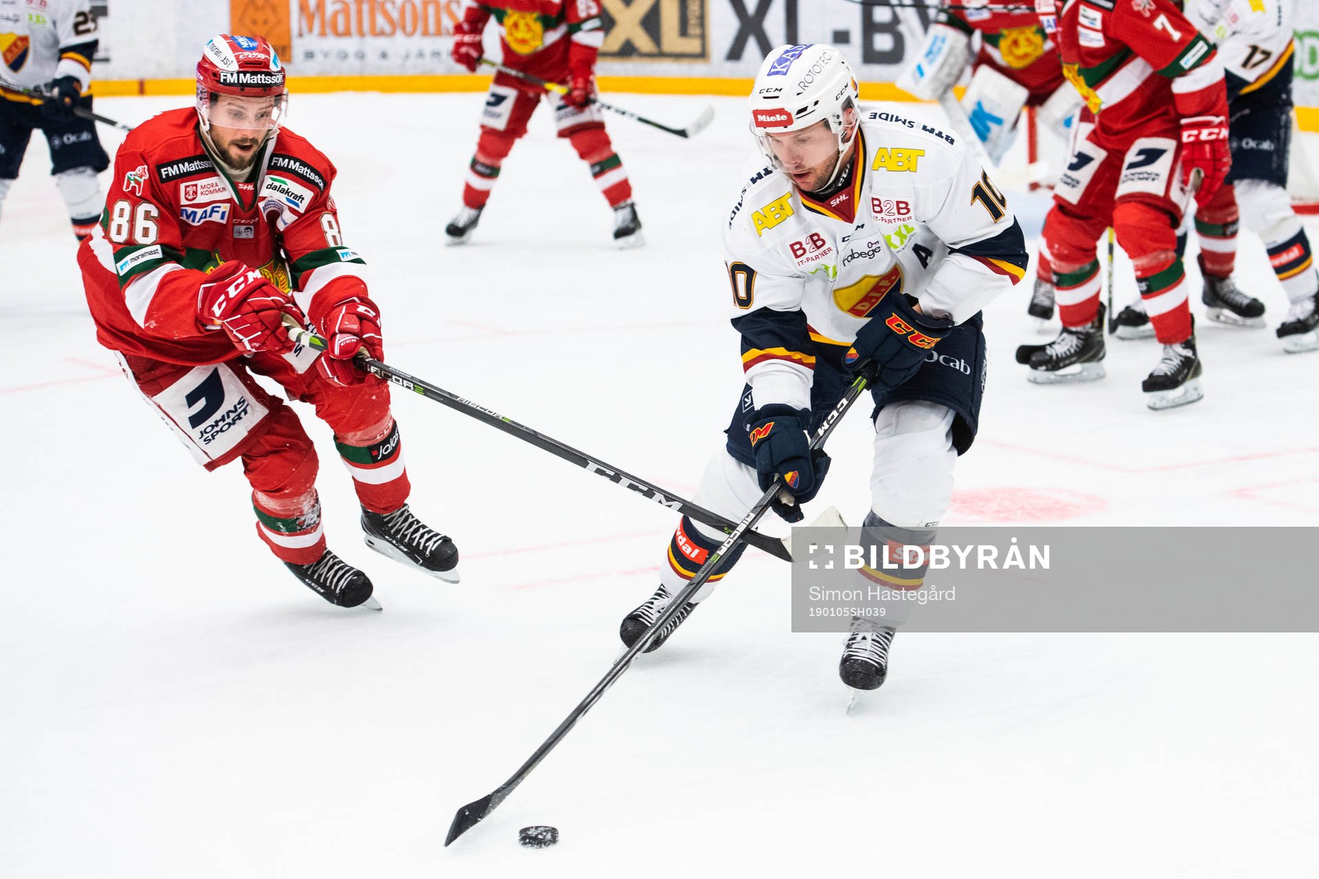Moras Mathias Bromé och Djurgårdens Niclas Bergfors i