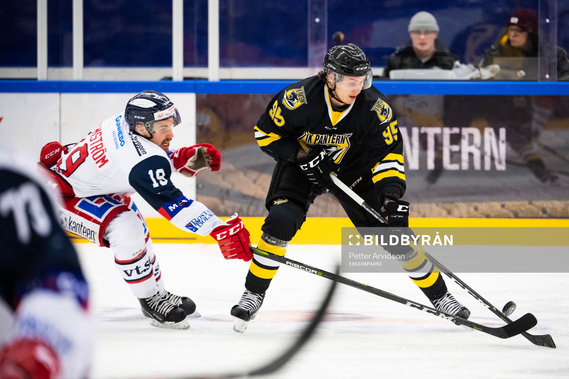 Västerviks Jens Holmström och Panterns Nick Olesen