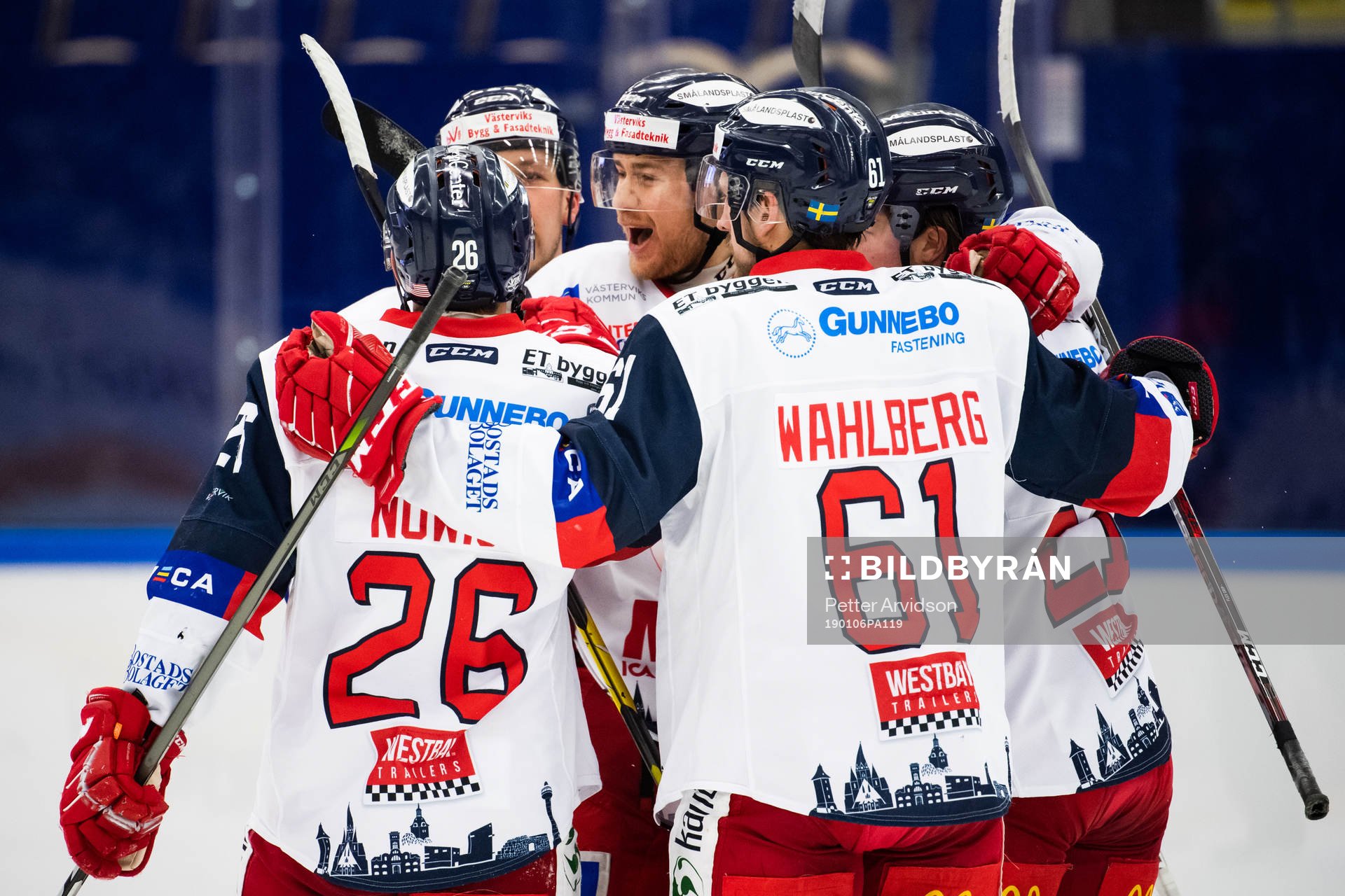 Västerviks Darren Nowick jublar med lagkamrater