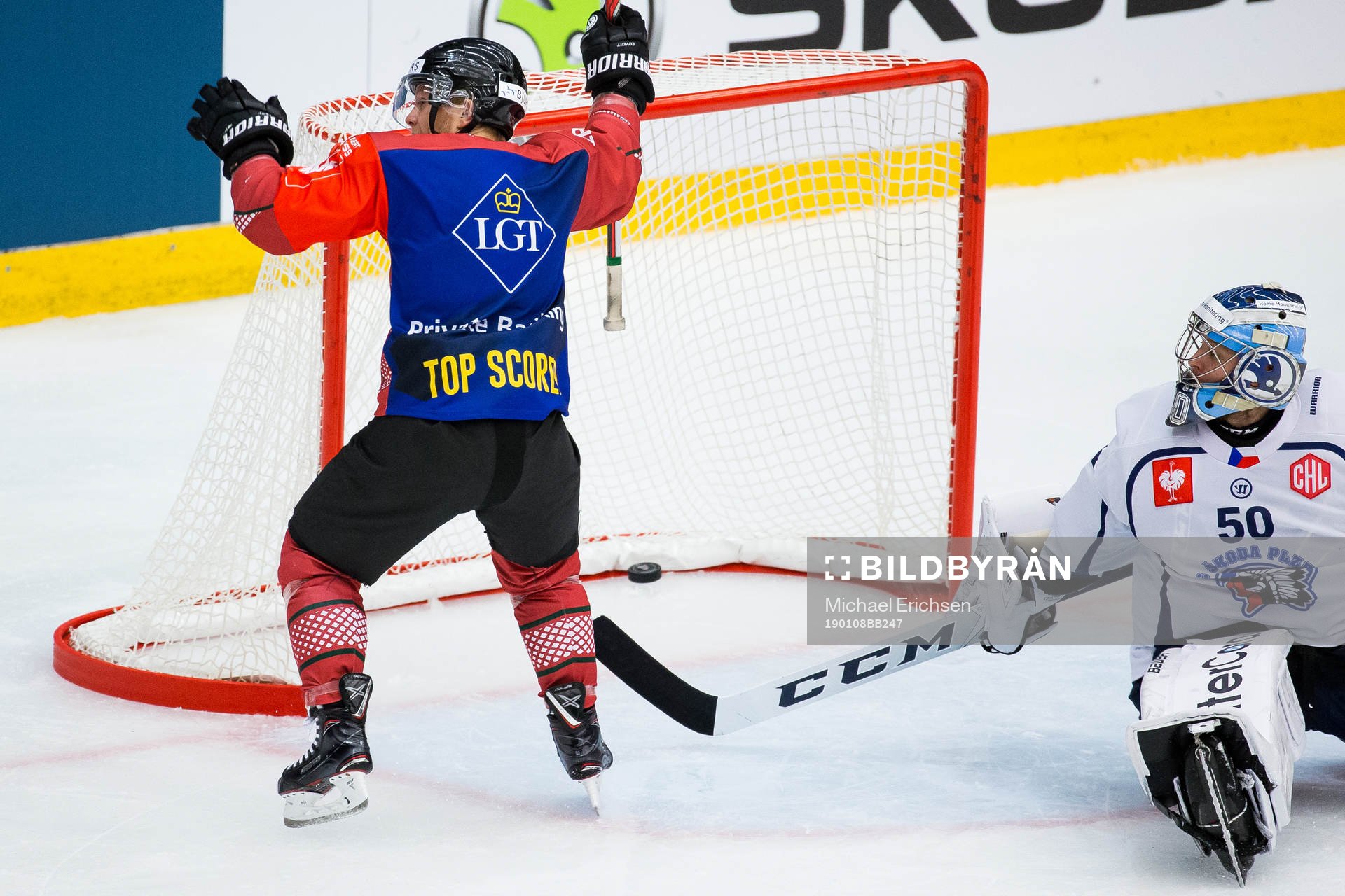 Ryan Lasch of Frölunda celebrates scoring 3-2 behind