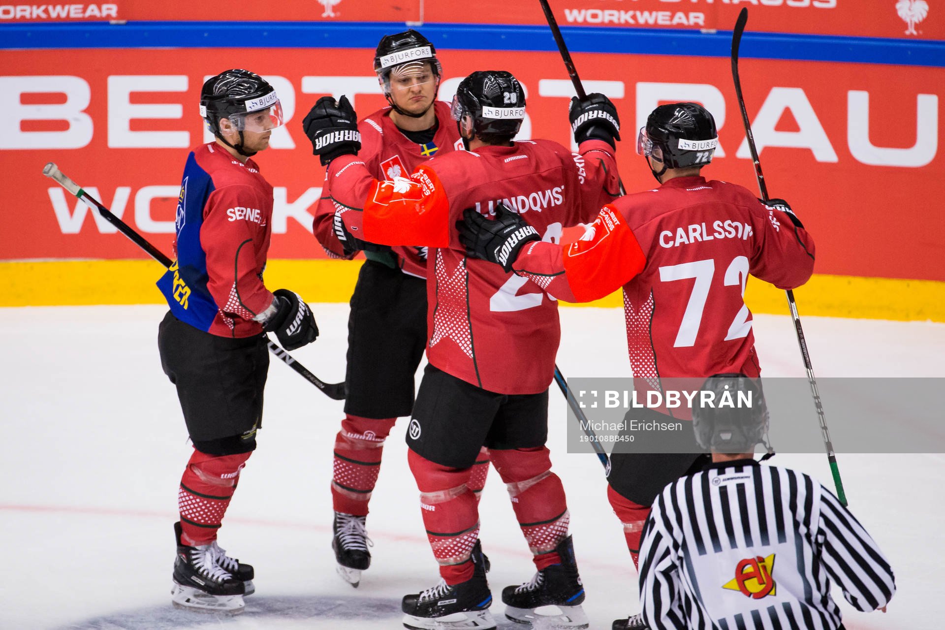Rhett Rakshani of Frölunda celebrates scoring 6-2 with