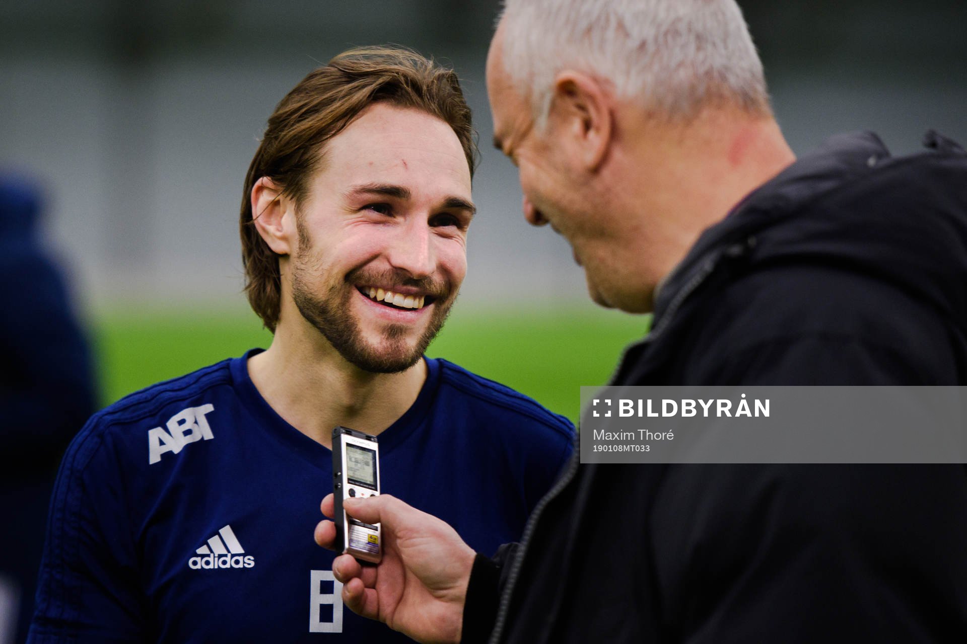 Kevin Walker blir intervjuad av media