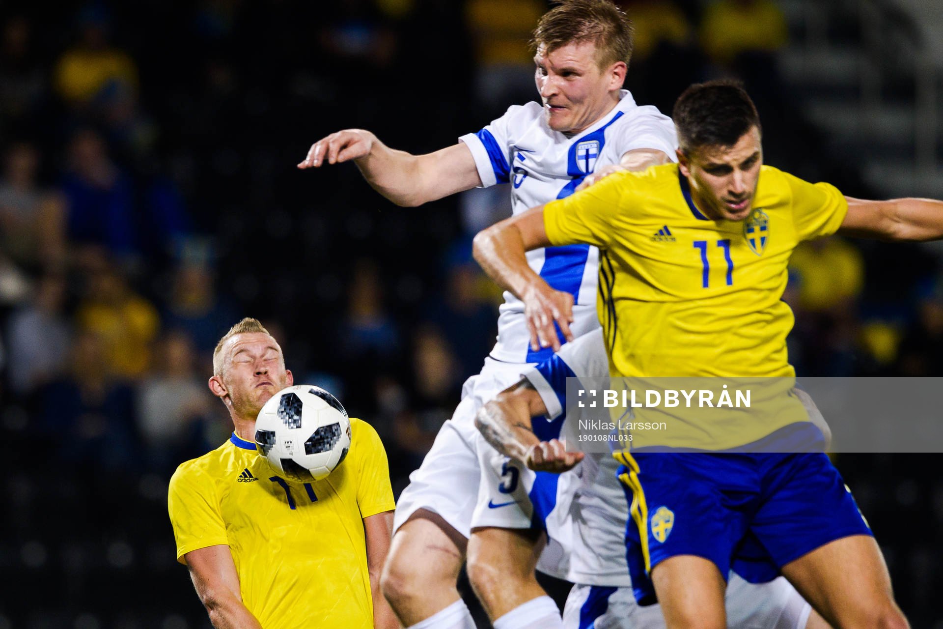 Robin Jansson and Alexander Jeremejeff of Sweden in a duel