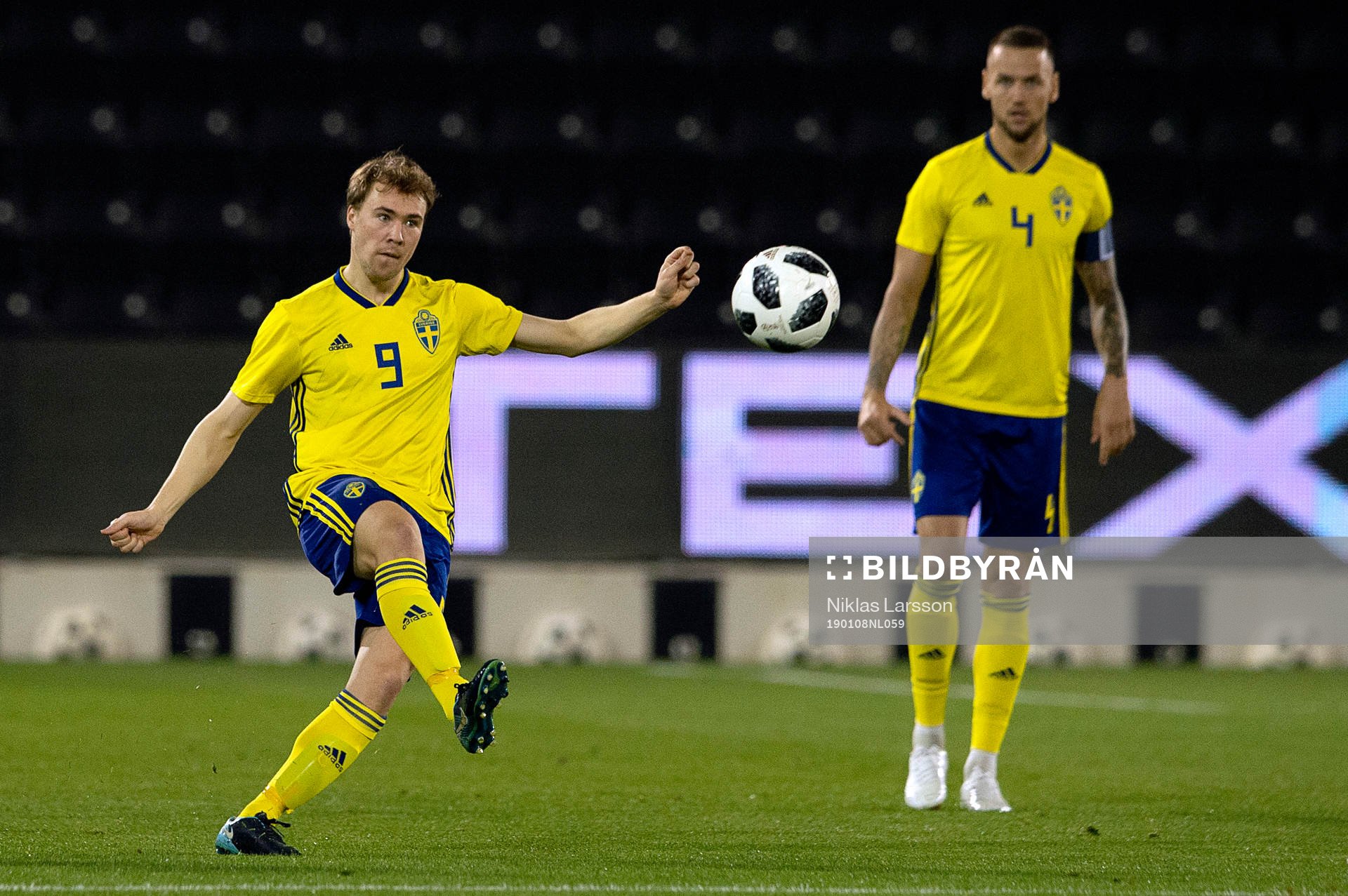 Sweden's Simon Tibbling and Alexander Milosevic during the international friendly football match between Sweden and Finland on January 8, 2019 in Doha.
