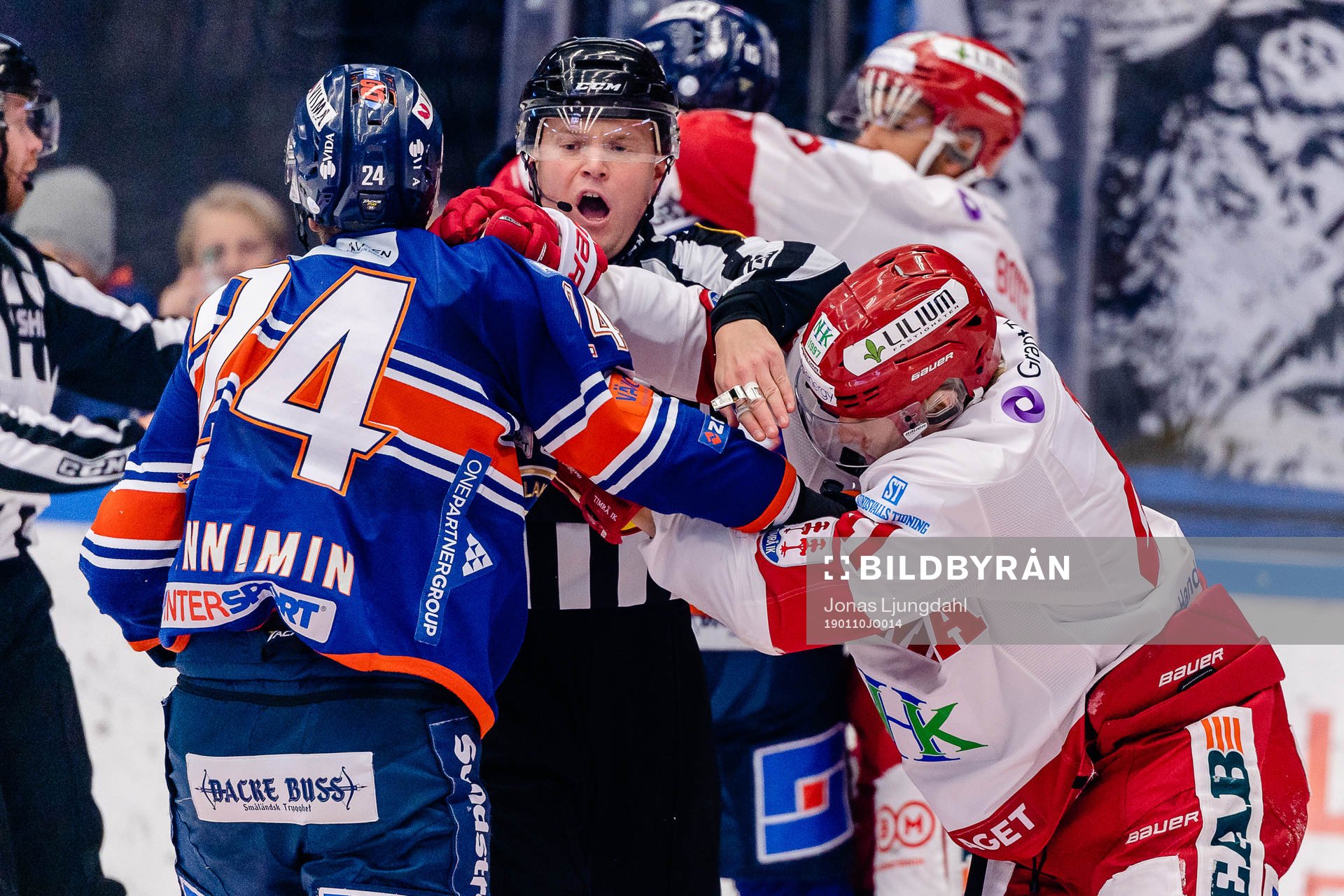 Gruff mellan Växjös Brendan Shinnimin och Timrås