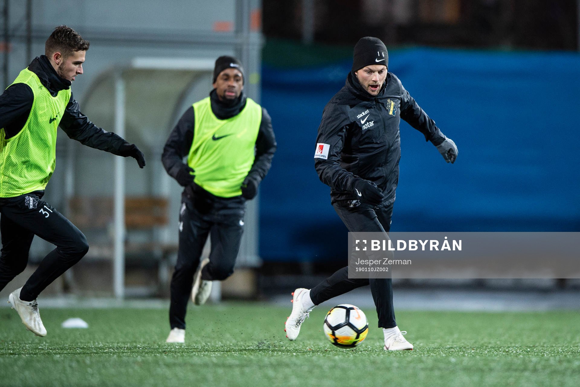 Sebastian Larsson (h), Christos Gravius (v) och Heradi