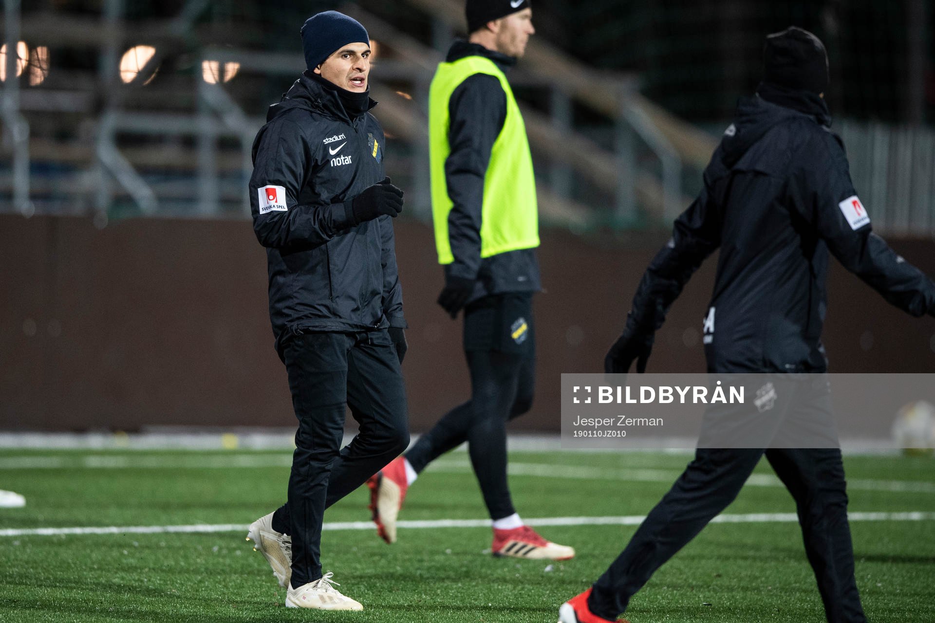 Tarik Elyounoussi (v)