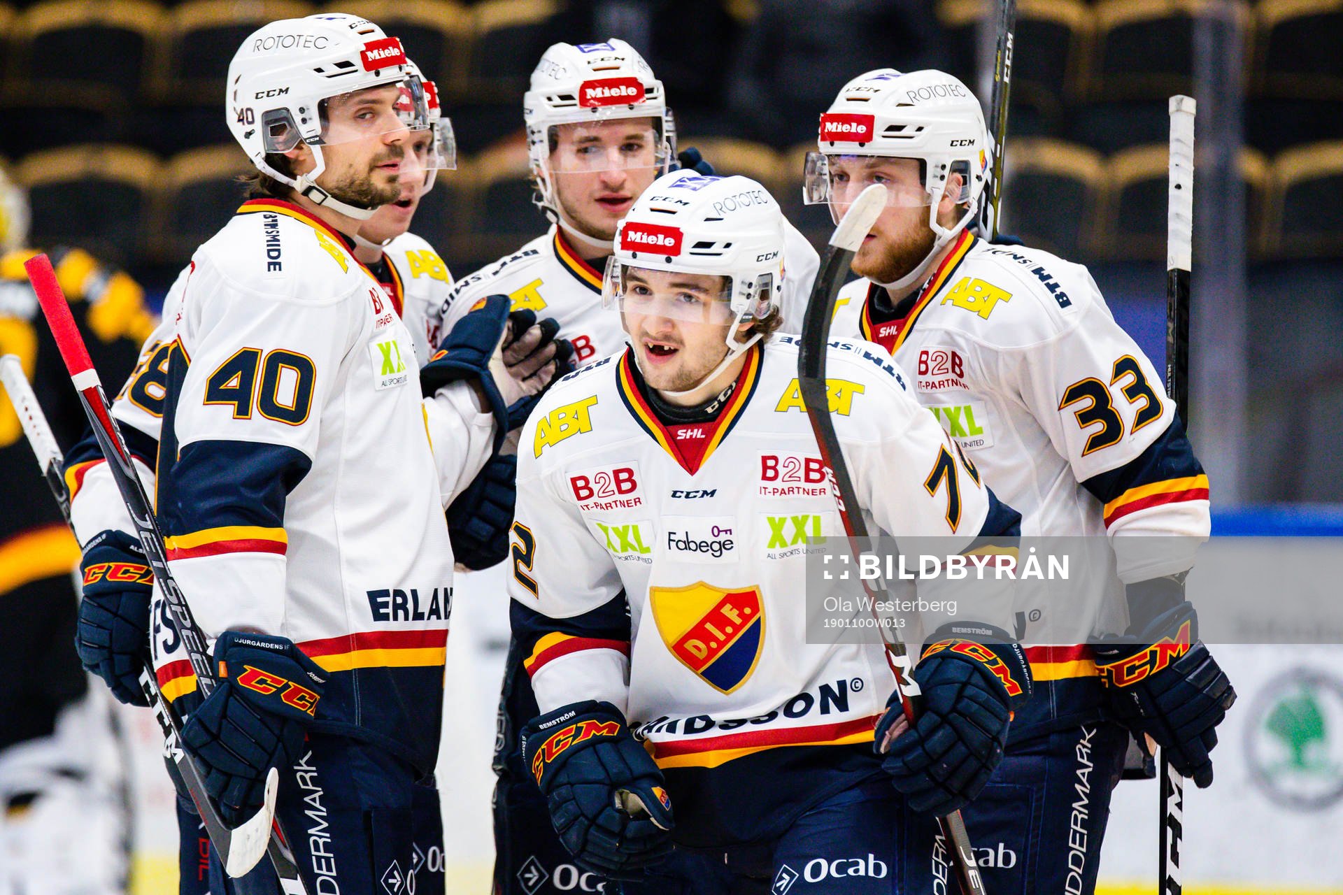 Djurgårdens Emil Bemström jublar med lagkamrater