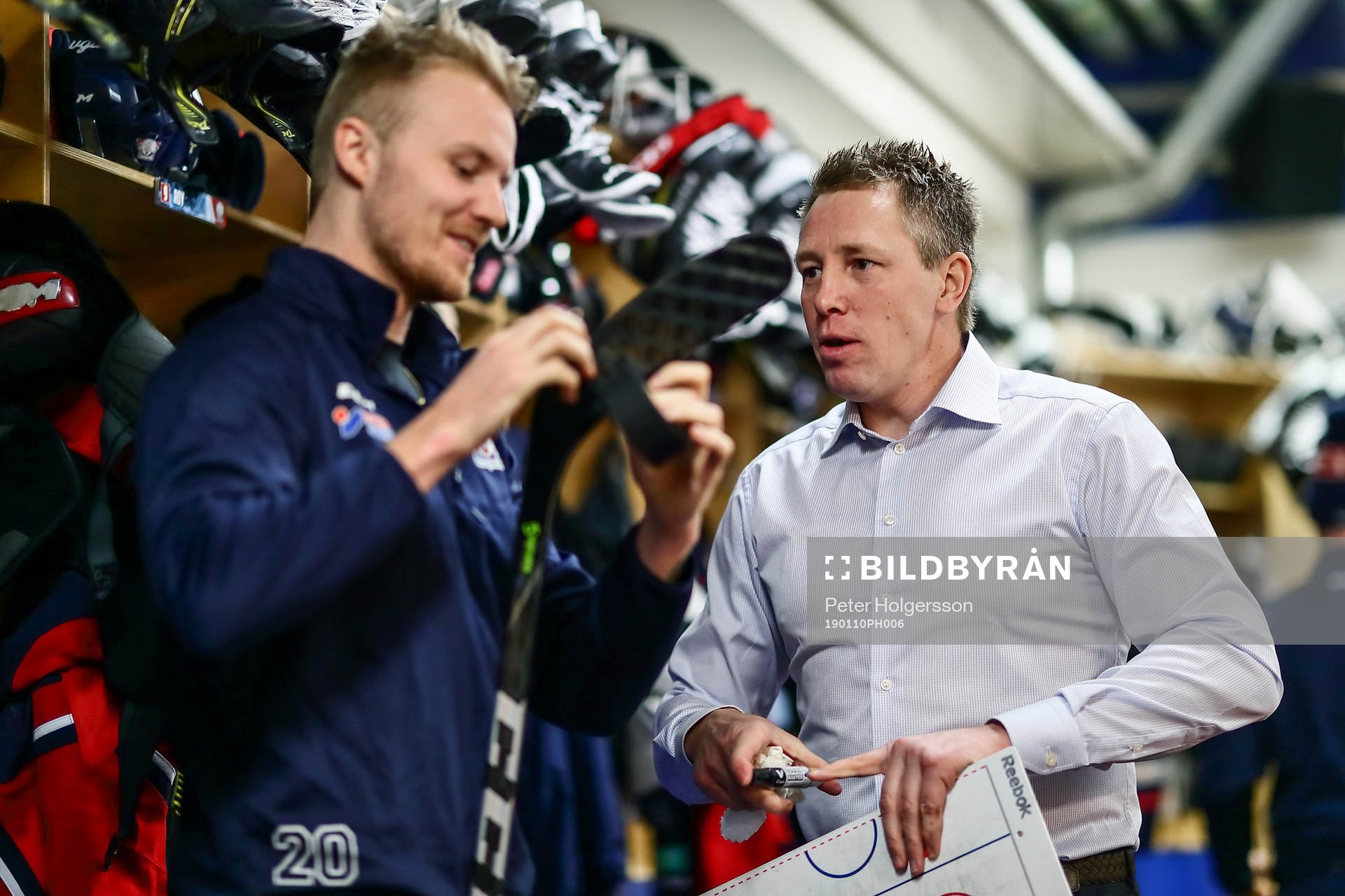 Linköpings assisterande tränare Johan Åkerman med Nick