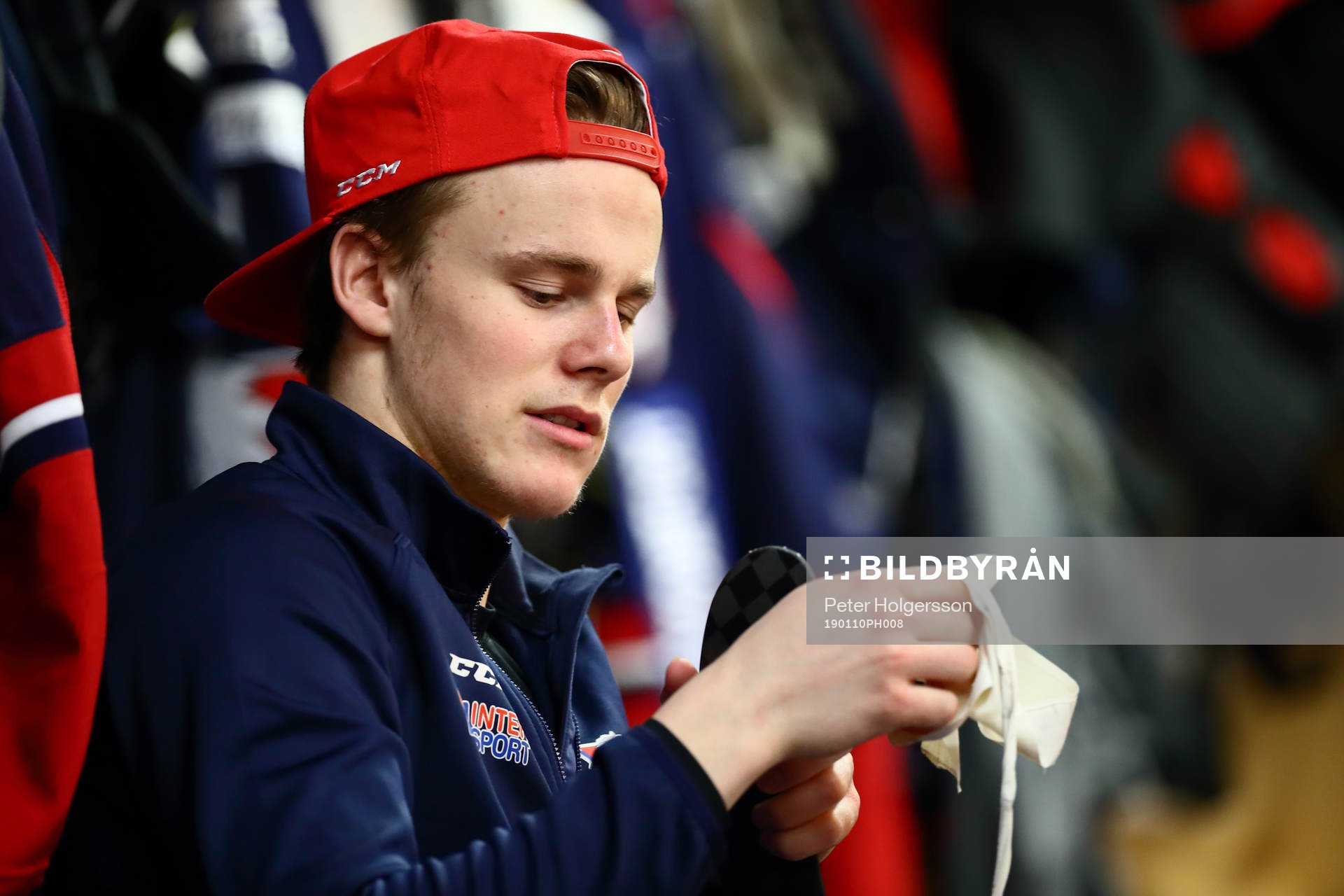 Linköpings Olle Lycksell före ishockeymatchen i SHL