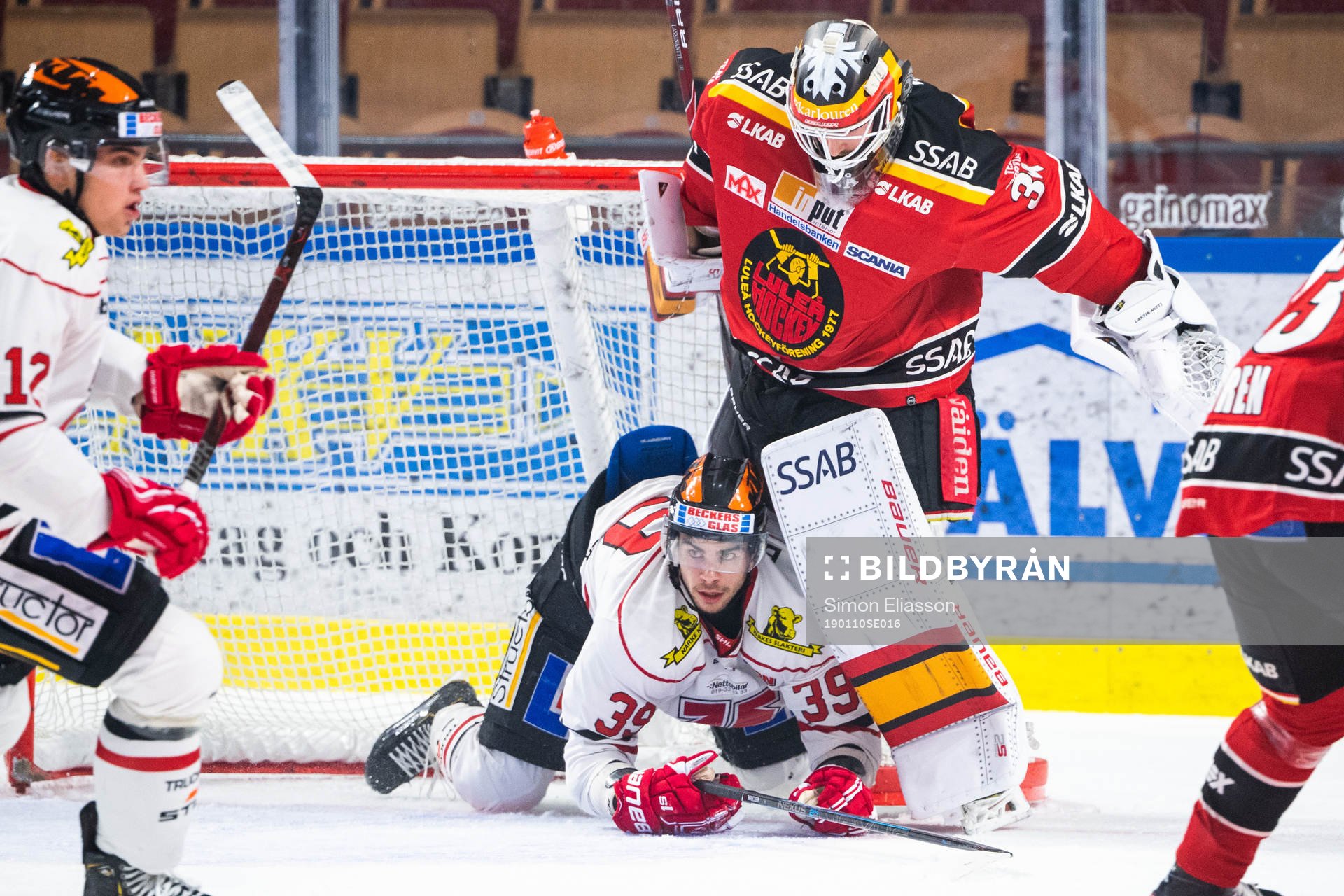Örebros Jordan Boucher och Luleås målvakt Joel