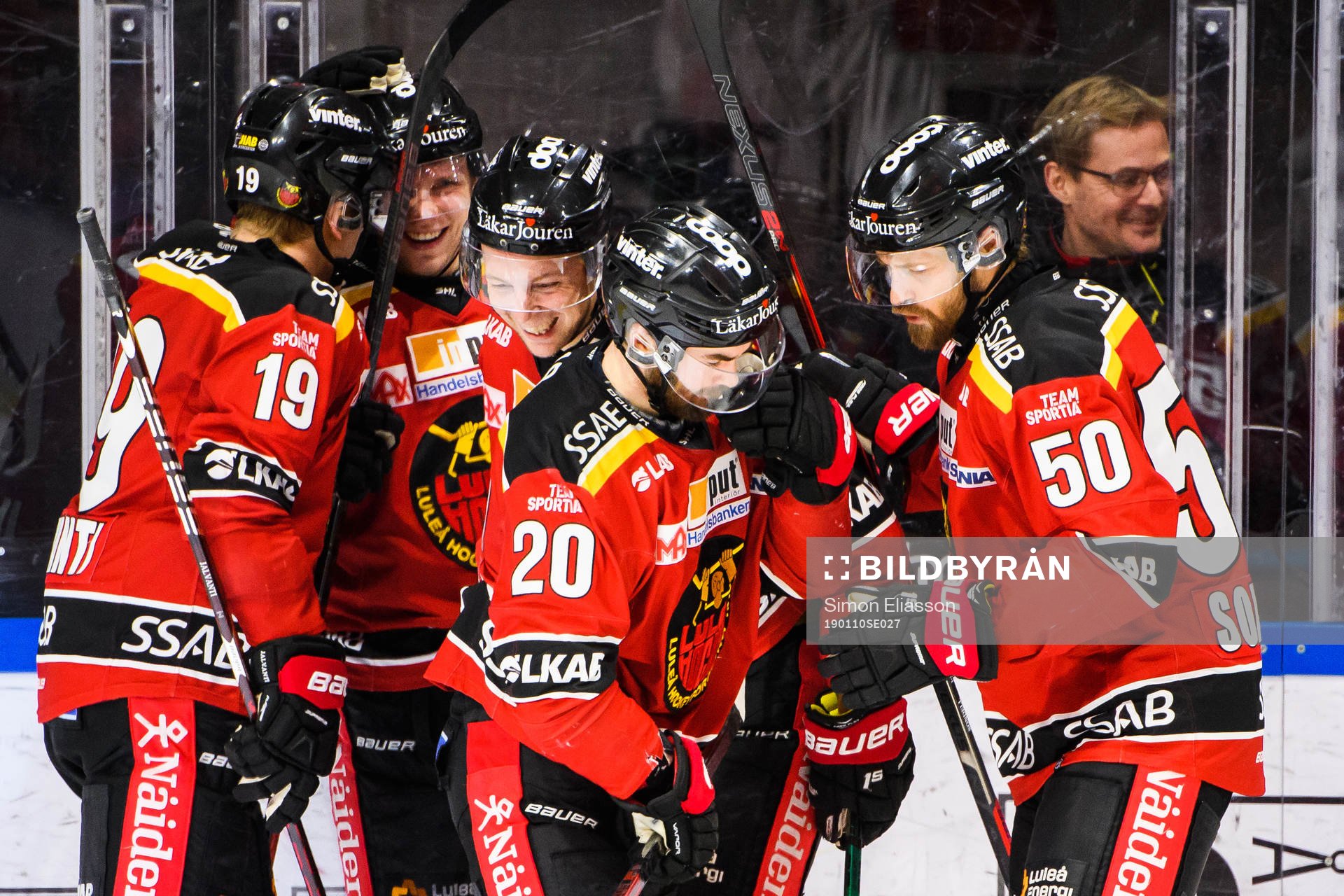 Luleås Johan Harju jublar med lagkamrater