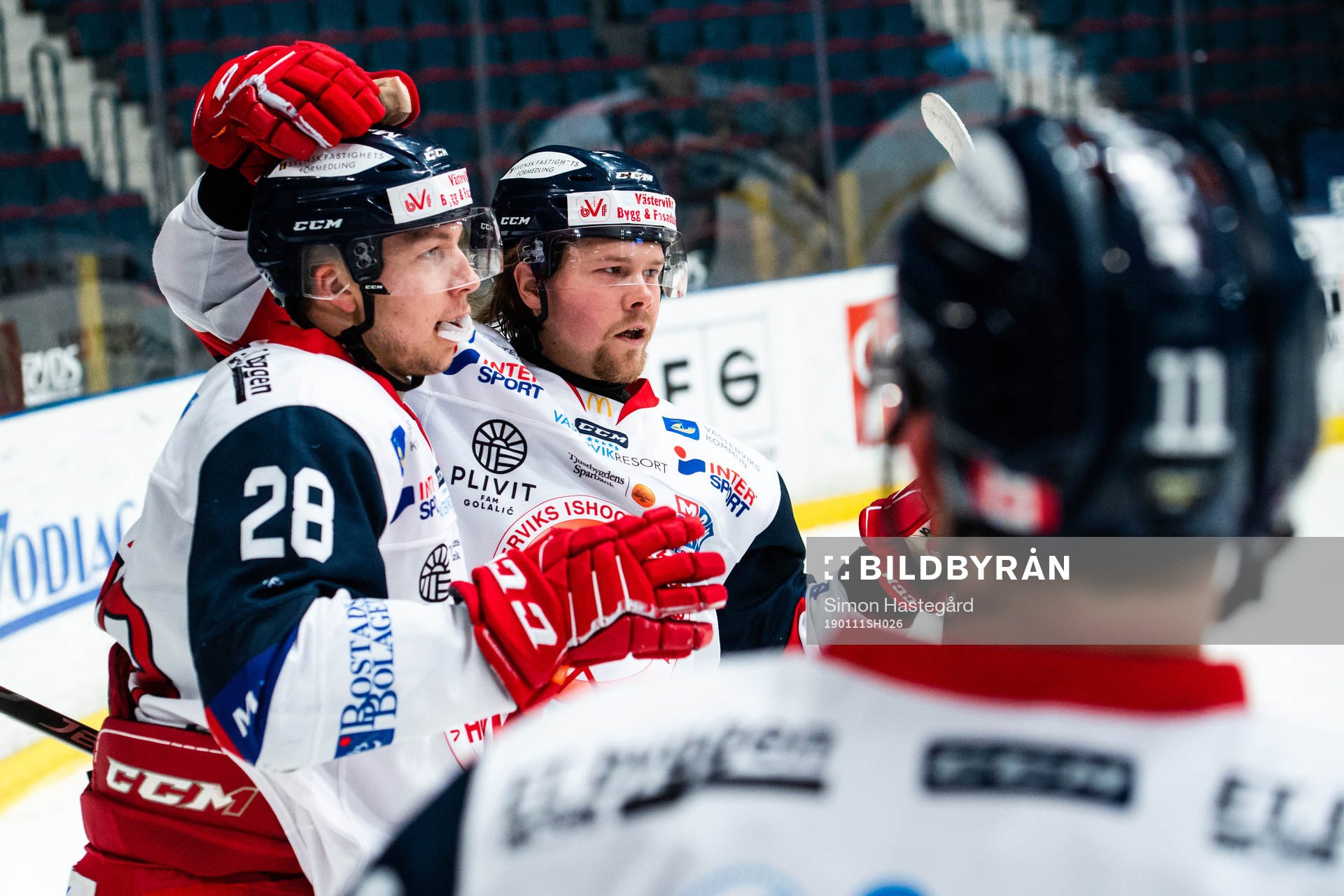 Västerviks Emil Alba jublar med Victor Öhman