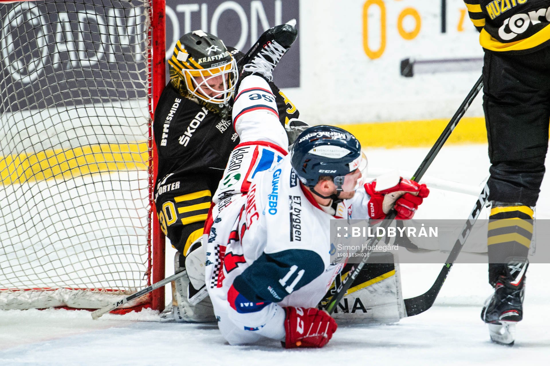 s målvakt Erik Källgren och Västerviks Kellen Jones
