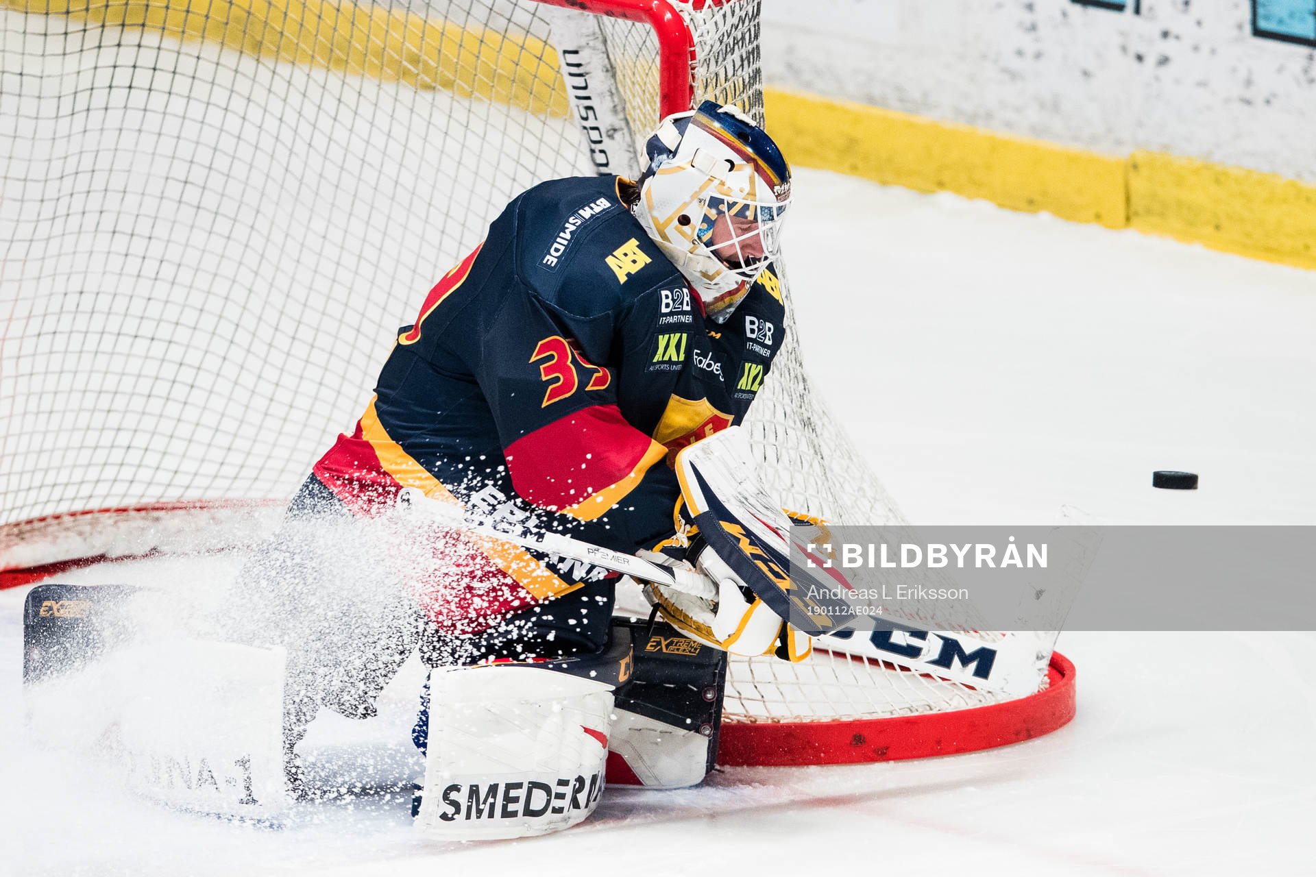 Djurgårdens målvakt Adam Reideborn med en räddning
