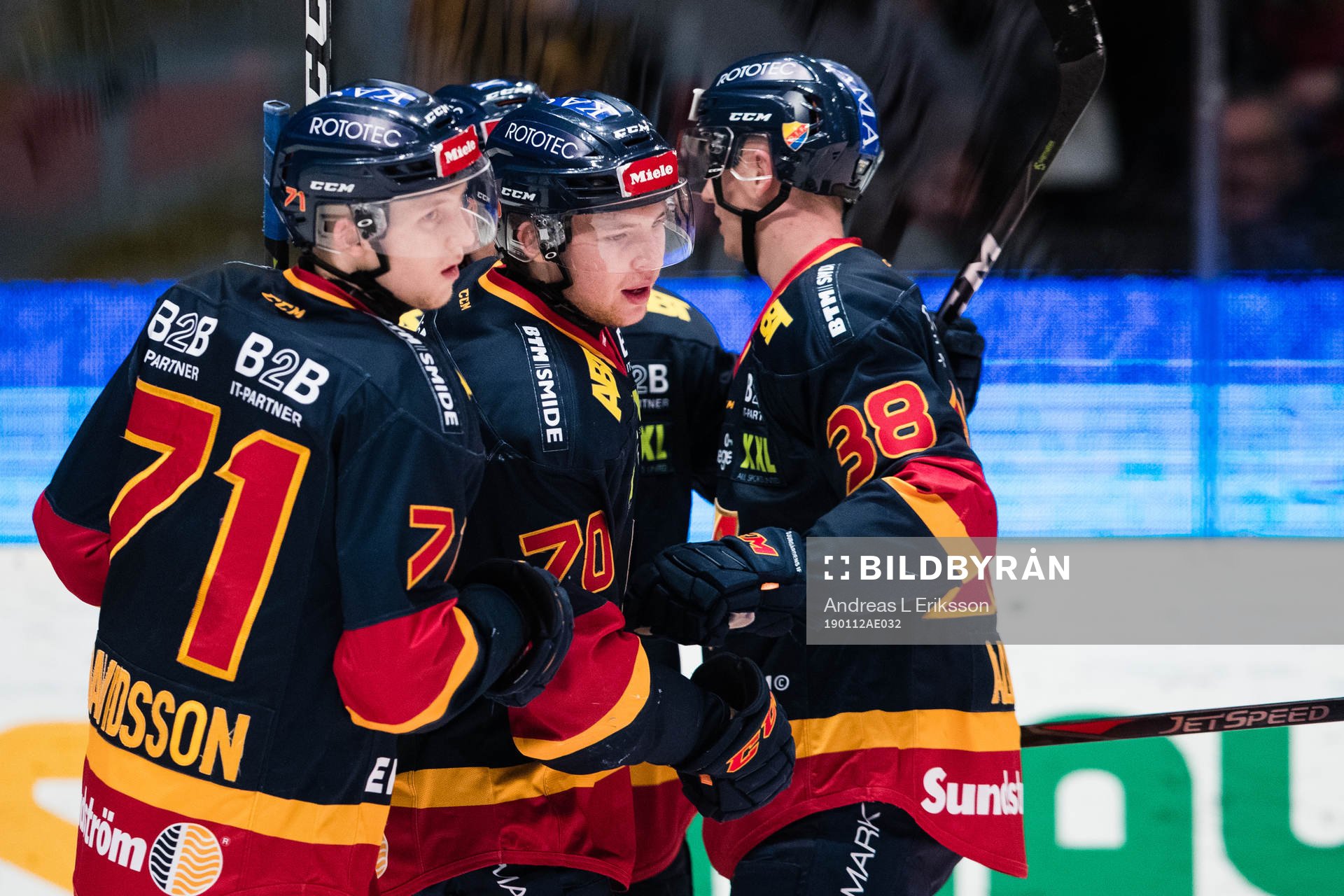 Djurgårdens Jonathan Davidsson och Olle Alsing  jublar