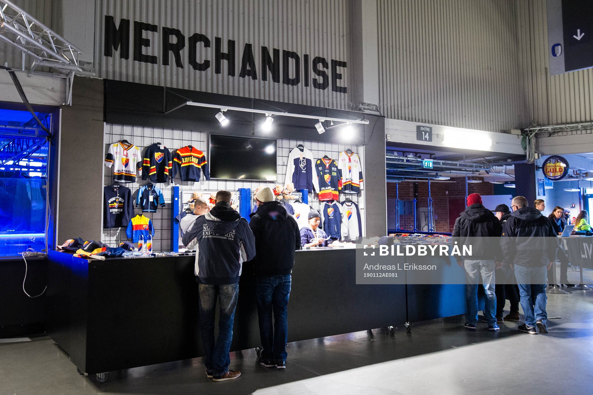 Djurgårdens supportershop innan ishockeymatchen i SHL
