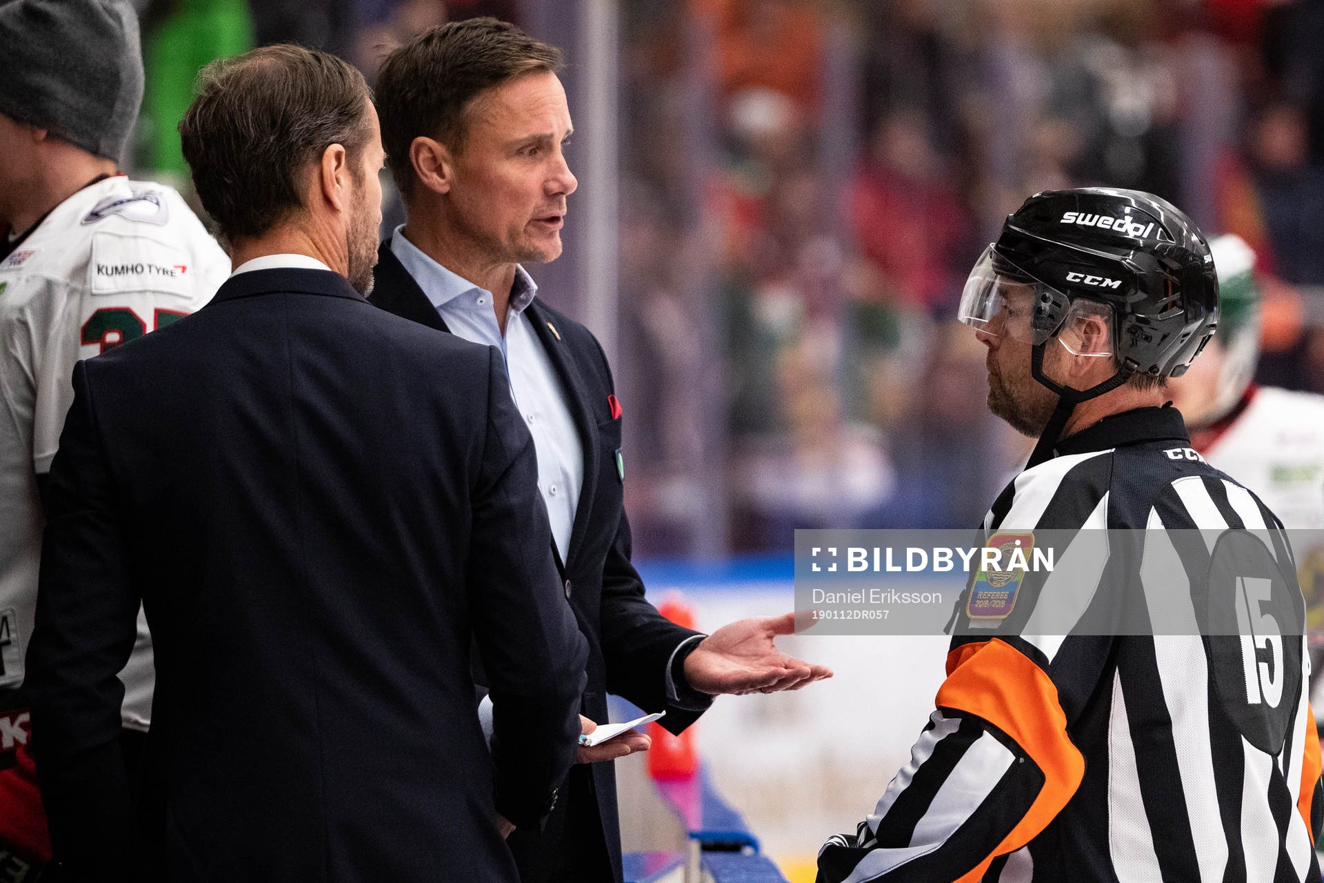 Domare Patrik Sjöberg och Moras sportchef Anders Forsberg