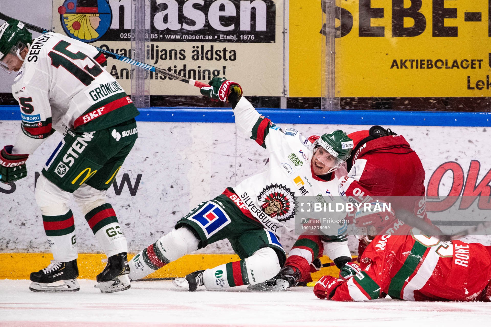 Frölundas Jakob Moverare och Moras Andrew Rowe och