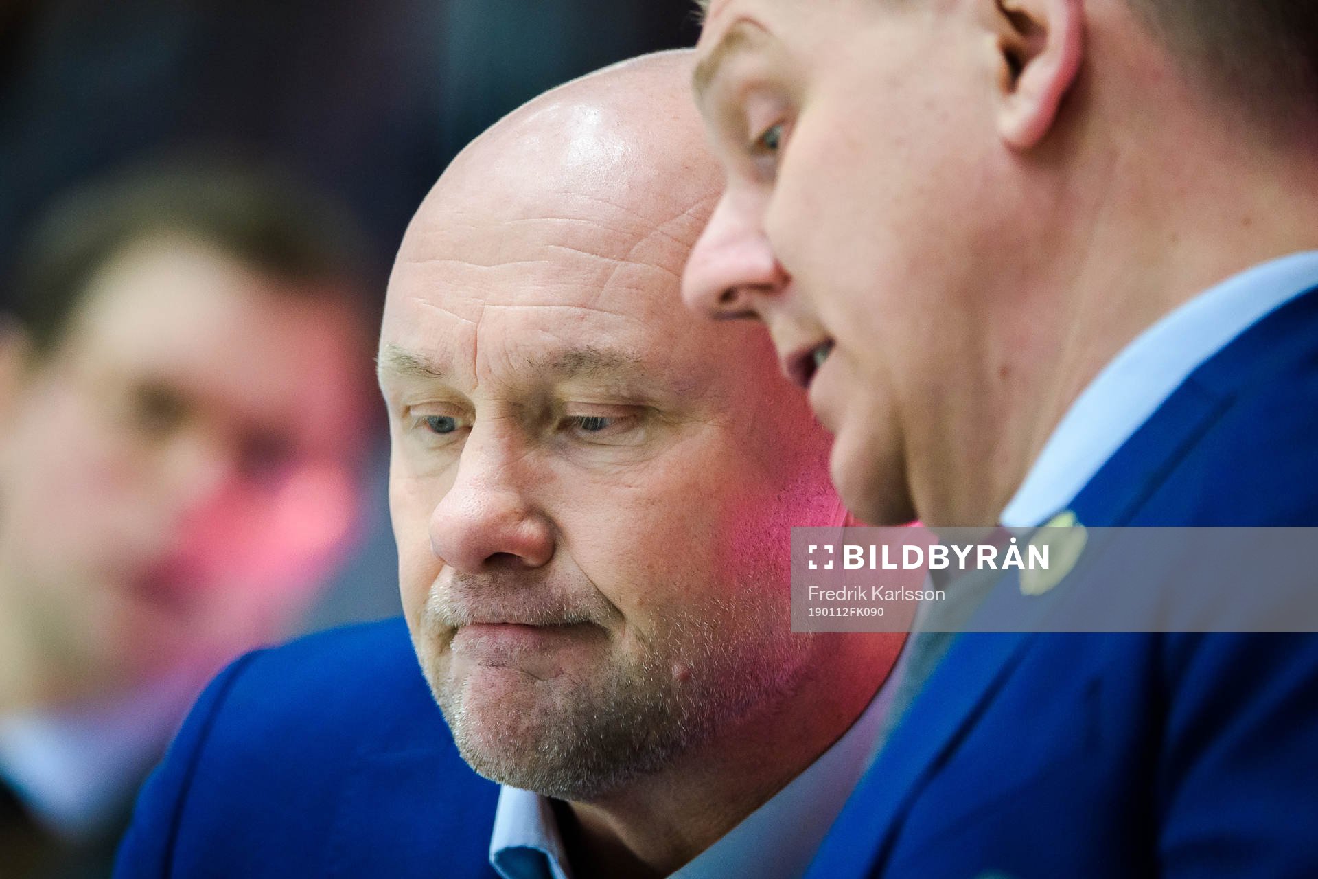 Malmö Redhawks tränare Peter Andersson pratar med