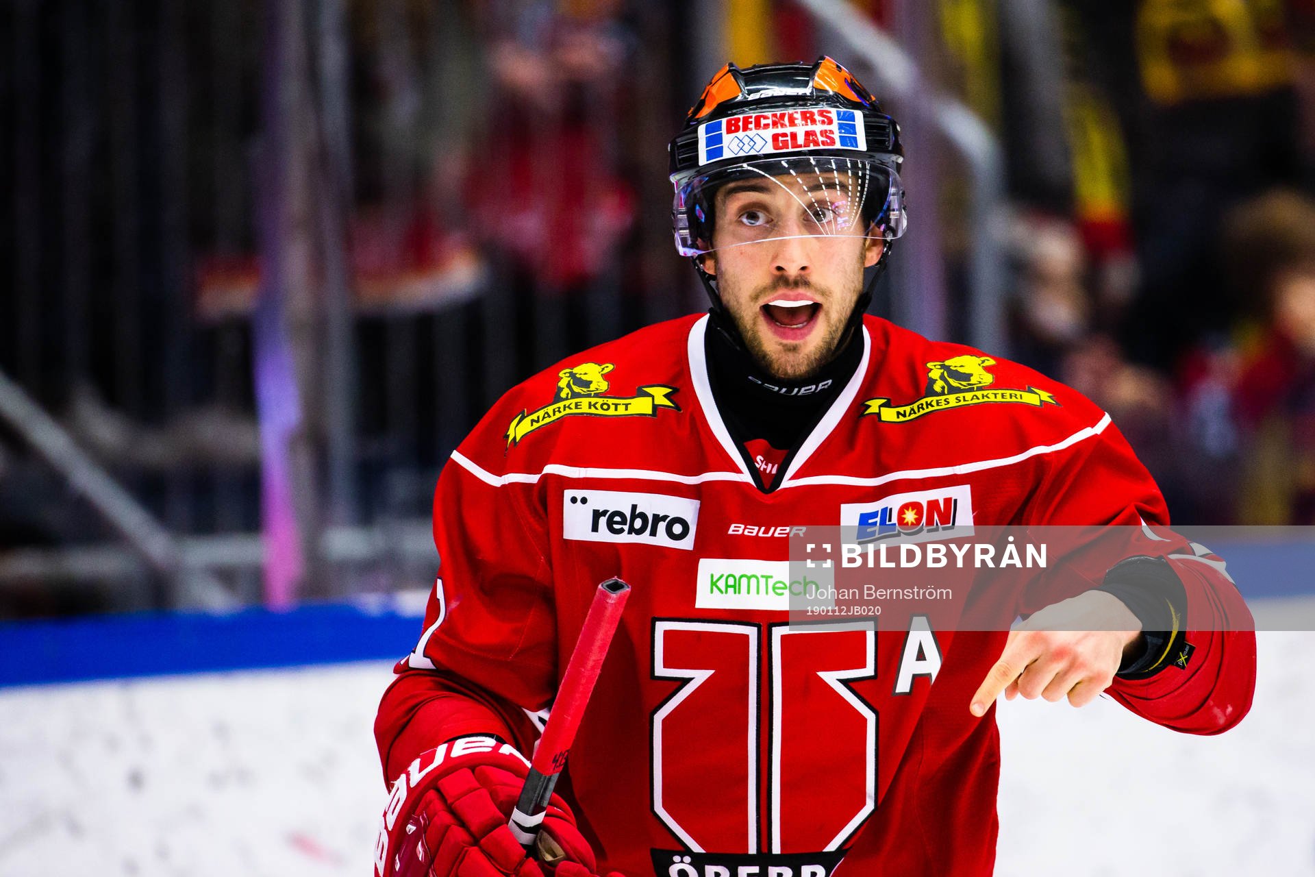 Örebros Aaron Palushaj gestikulerar