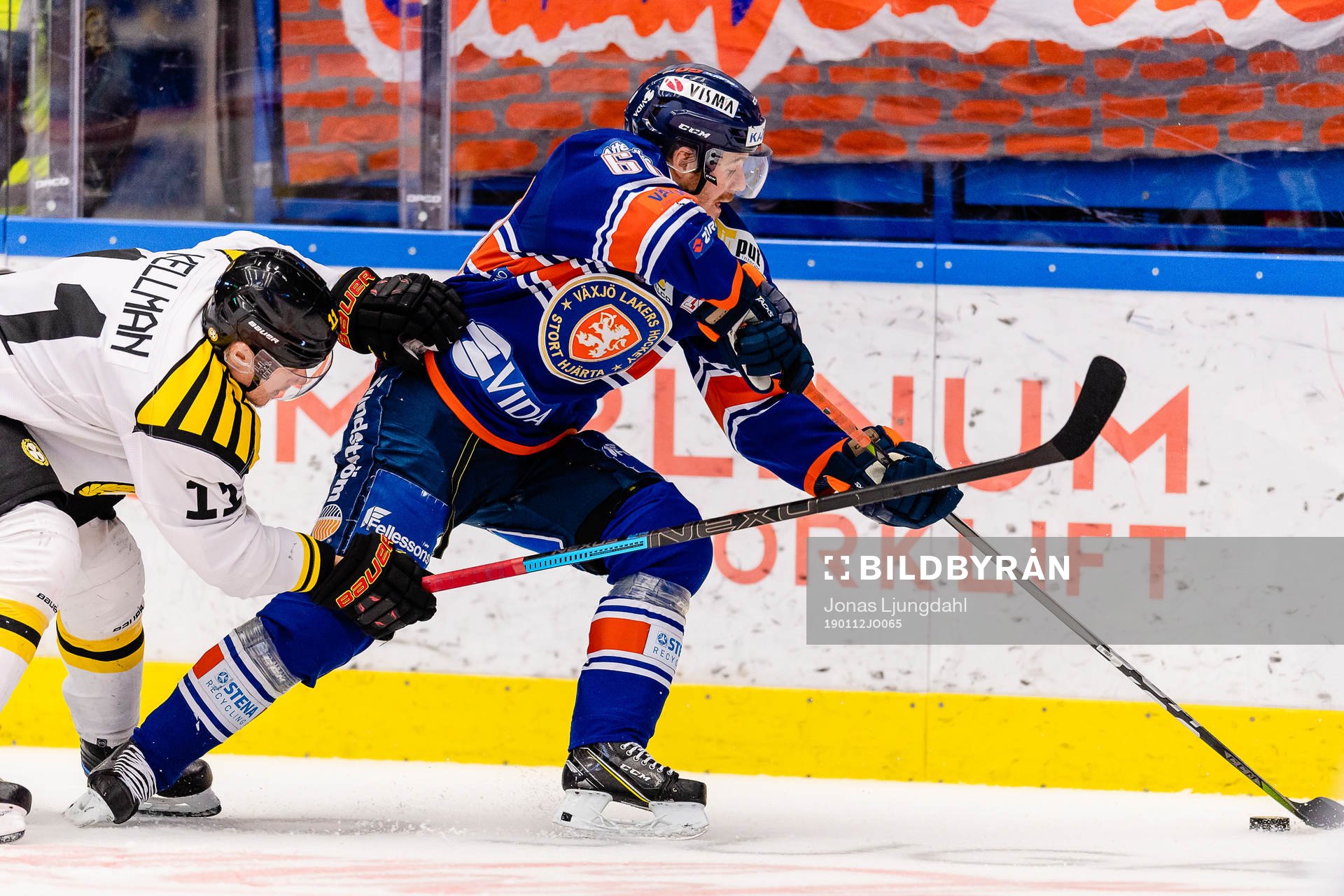 Växjös Erik Josefsson jagas av Brynäs Joel Kellman