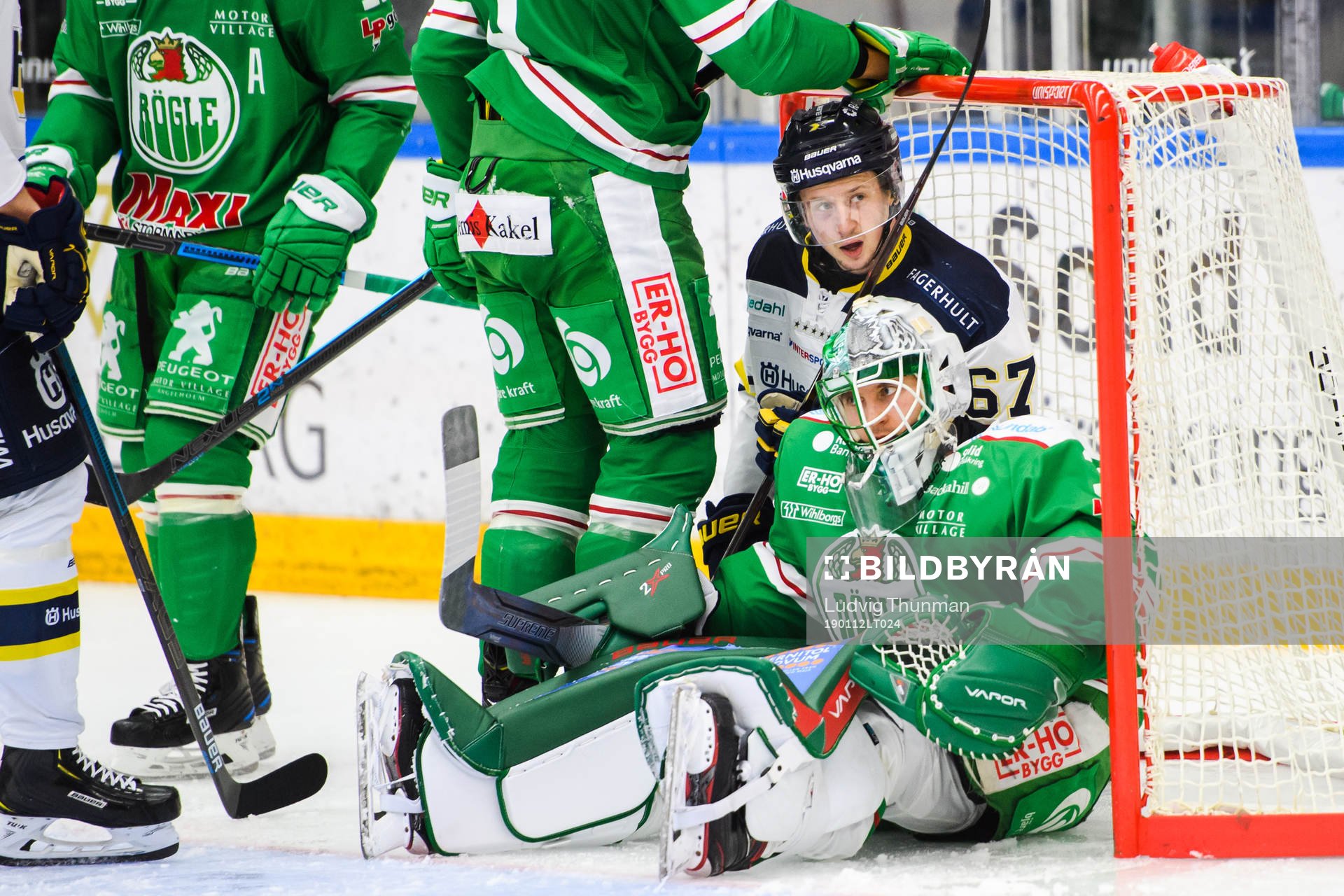 s Christoffer Törngren och Rögles målvakt Ville Kolppanen
