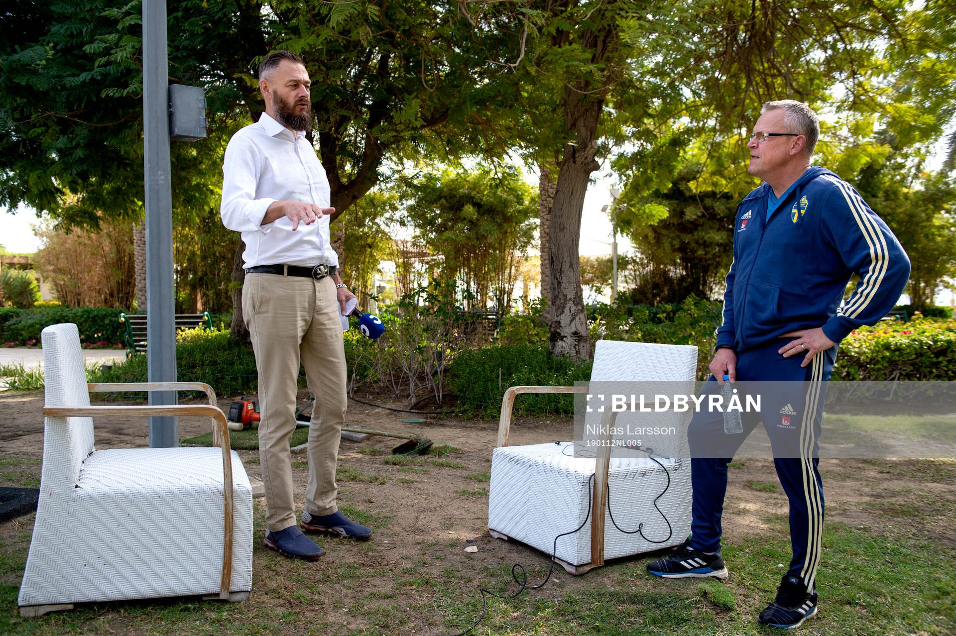 Journalist Olof Lundh talks to Sweden's head coach Janne