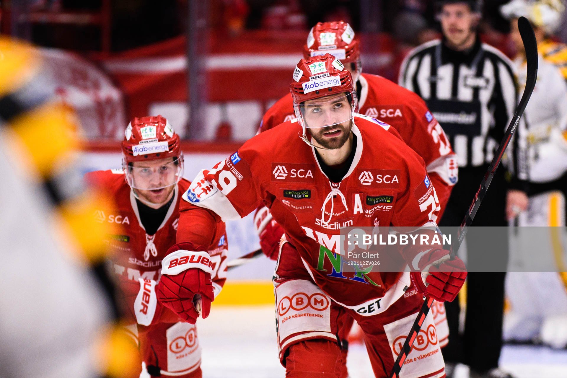 Timrås Ludvig Rensfeldt jublar med lagkamrater