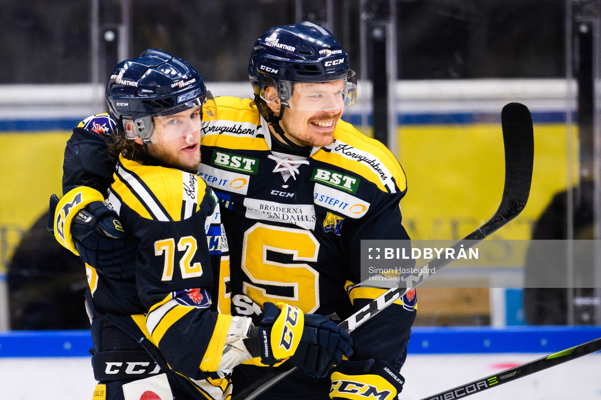 Södertäljes Nicolai Meyer och Marcus Oskarsson jublar