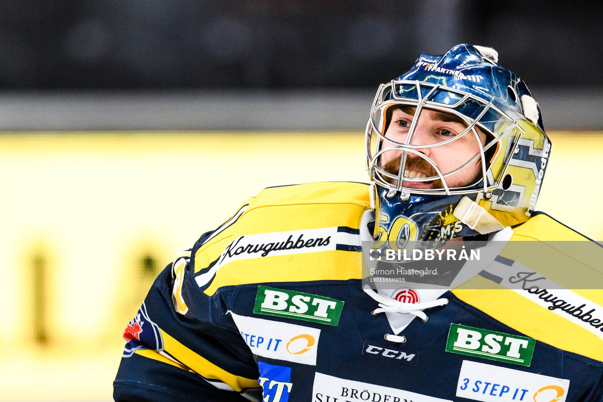 Södertäljes målvakt Alexander Sahlin jublar