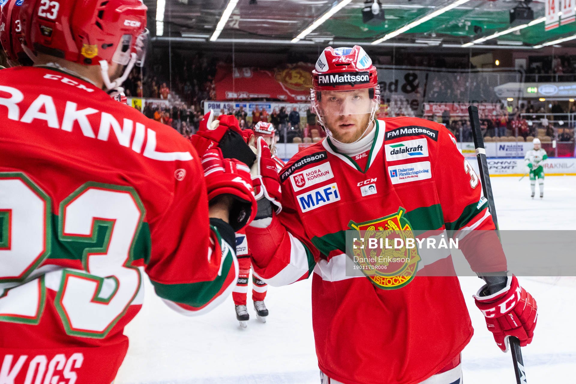 Moras Jonathan Carlsson jublar