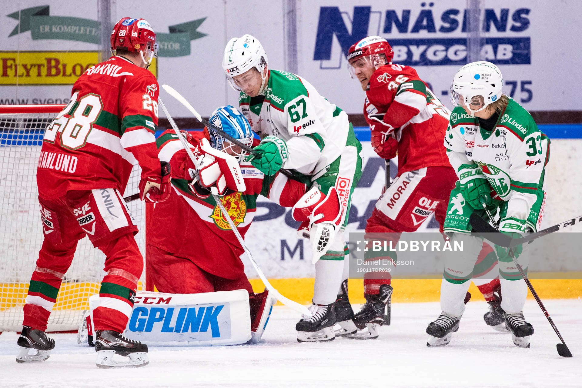 Rögles Leon Bristedt och Moras Oskar Svanlund och målvakt